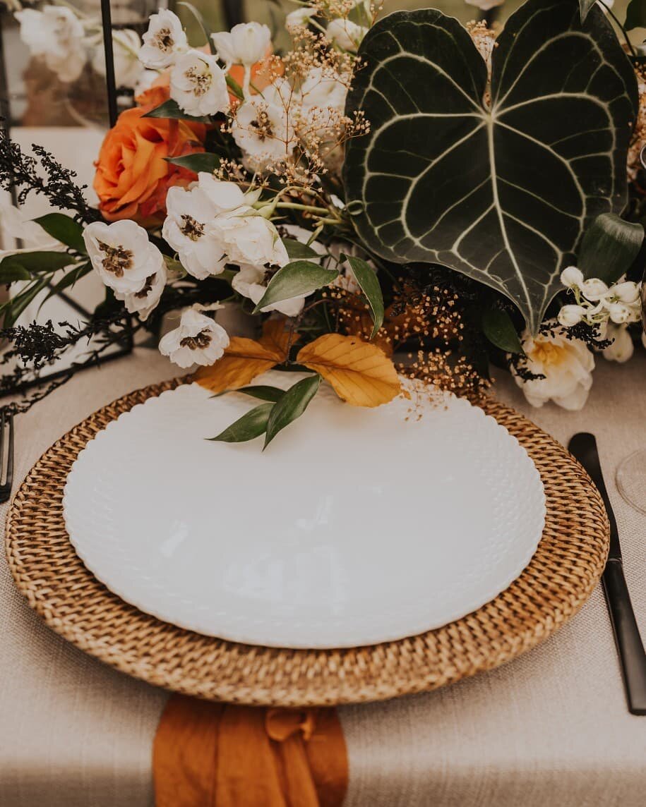 Texture texture texture texture. My favorite table settings always incorporate different textures and my favorite floral arrangements do as well. When used as a design tool it can create dimension both physically and visually. 
.
.
#weddingdesign #ta