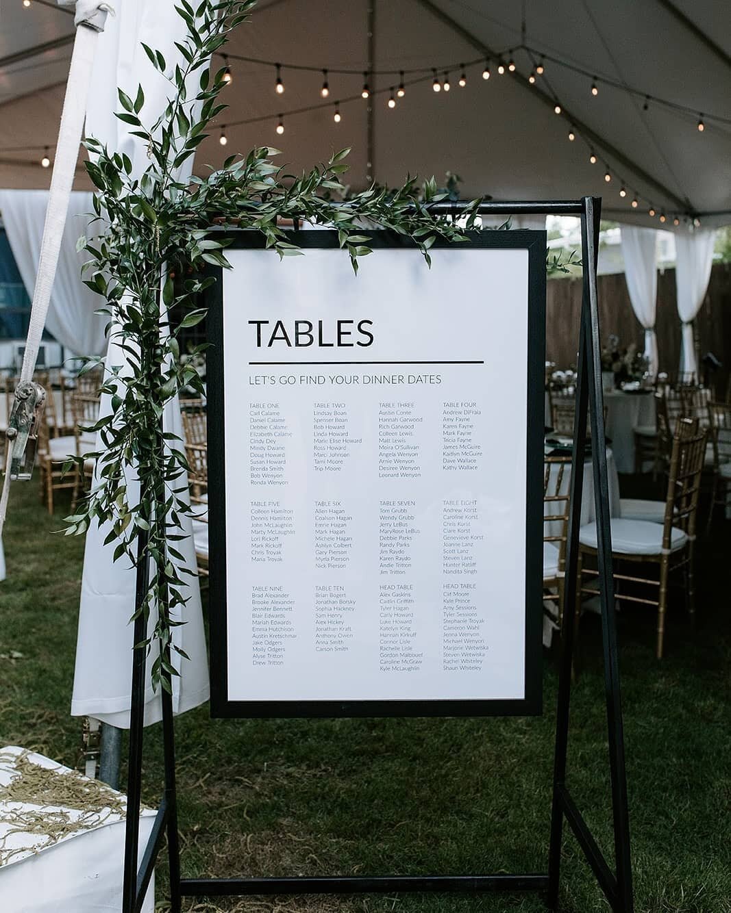 Hey Friends! #weddingplanningtip Tuesday: if you're organizing your seating chart by tables, make sure to place each guest name in alphabetical order under each table header so that guests can quickly find where they belong! 
Planner: @aubry.malis
.
