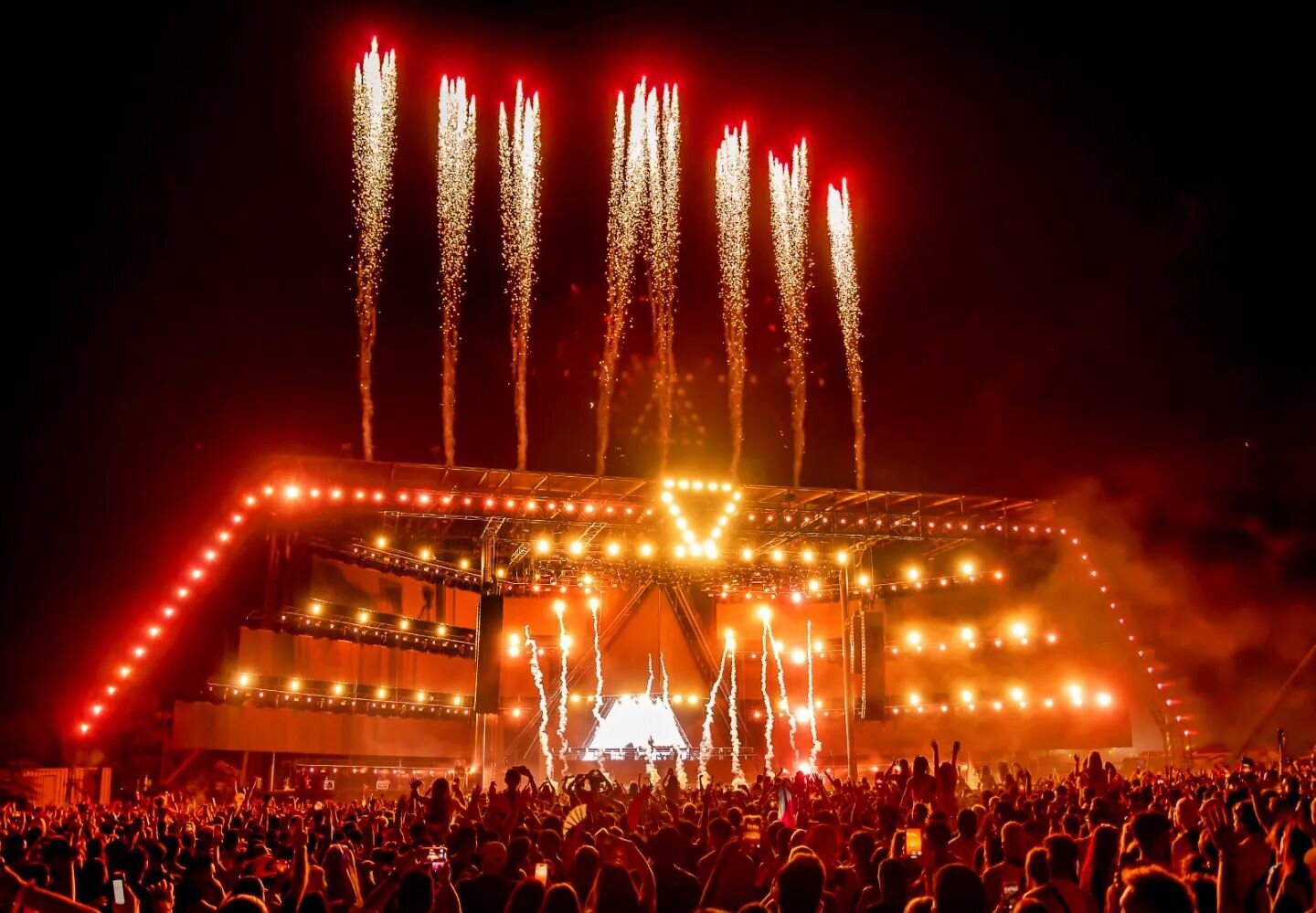 Veld 2022 ended with a bang! Thanks to everyone who had a hand in bringing this show to life.

#veld 
#veldmusicfestival 
@levelproductionsinc 
#solotech 
@solotech_inc 
#christielites 
@christielites_na