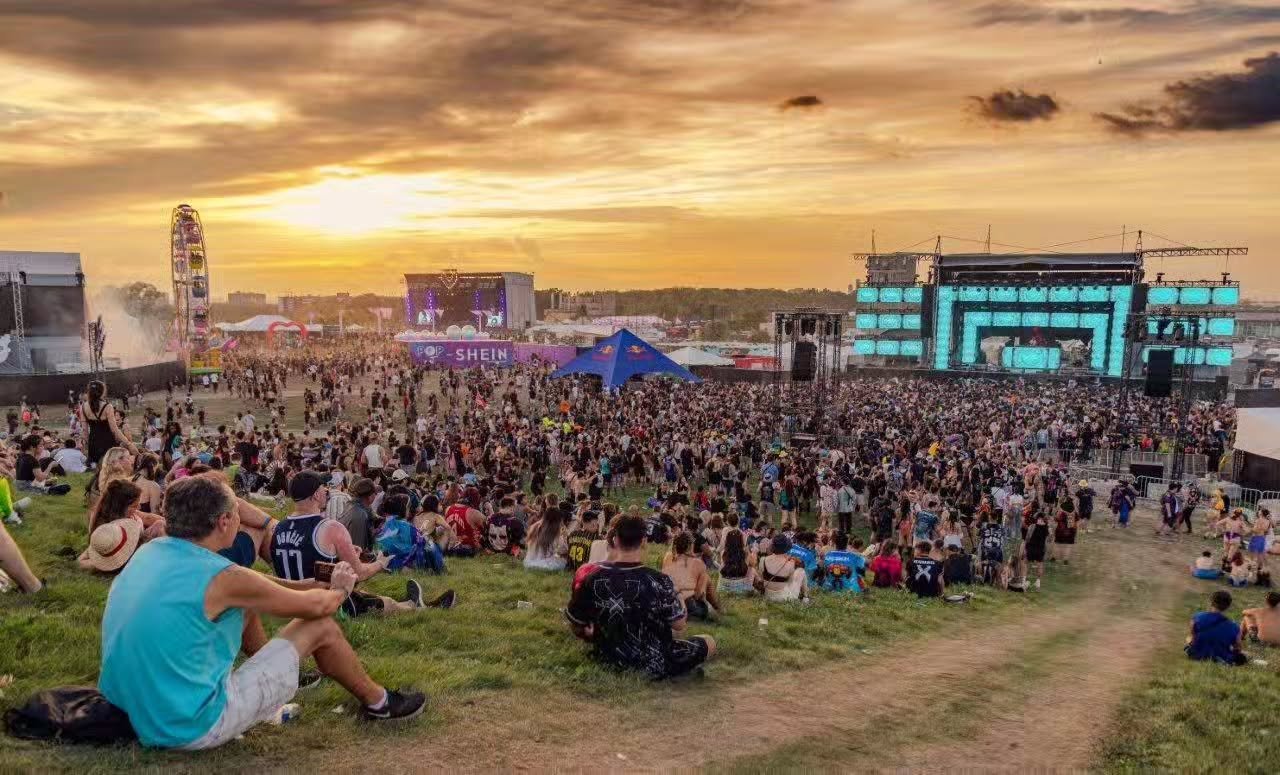 A few shots from the opening day of the Veld Music Festival....

#veld 
@levelproductionsinc
@solotech_inc
@mountain_productions
@pyrotekfx
@apexsoundandlight
@stagelinestages