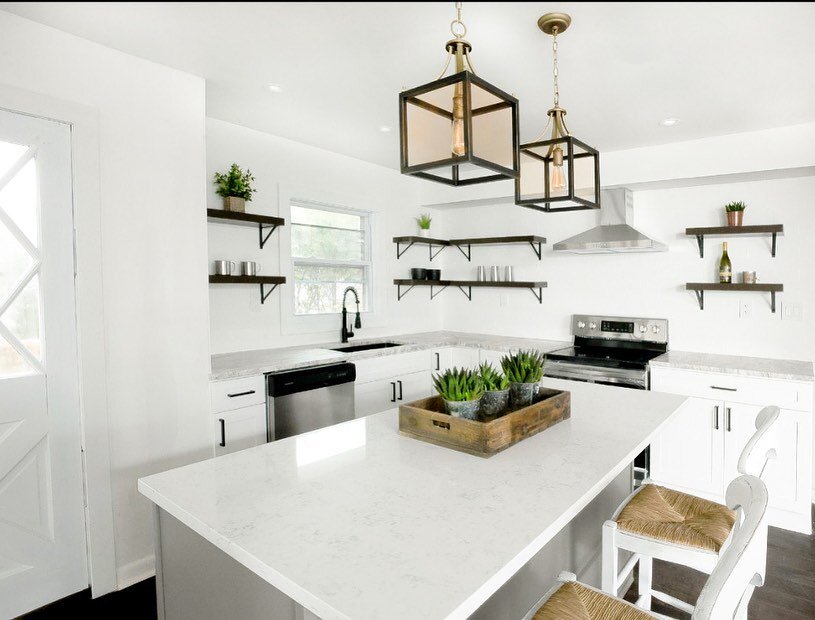 BRAND NEW KITCHEN RENOVATION🤩 This sleek and trendy kitchen is filled with beautiful modern design and top of the line fixtures ✨excellent exposed shelving with the perfect touch of metal🏡 SEE PROFILE FOR BEFORE PHOTO!! 

𝘾𝙤𝙣𝙩𝙖𝙘𝙩 𝙪𝙨 𝙛𝙤𝙧