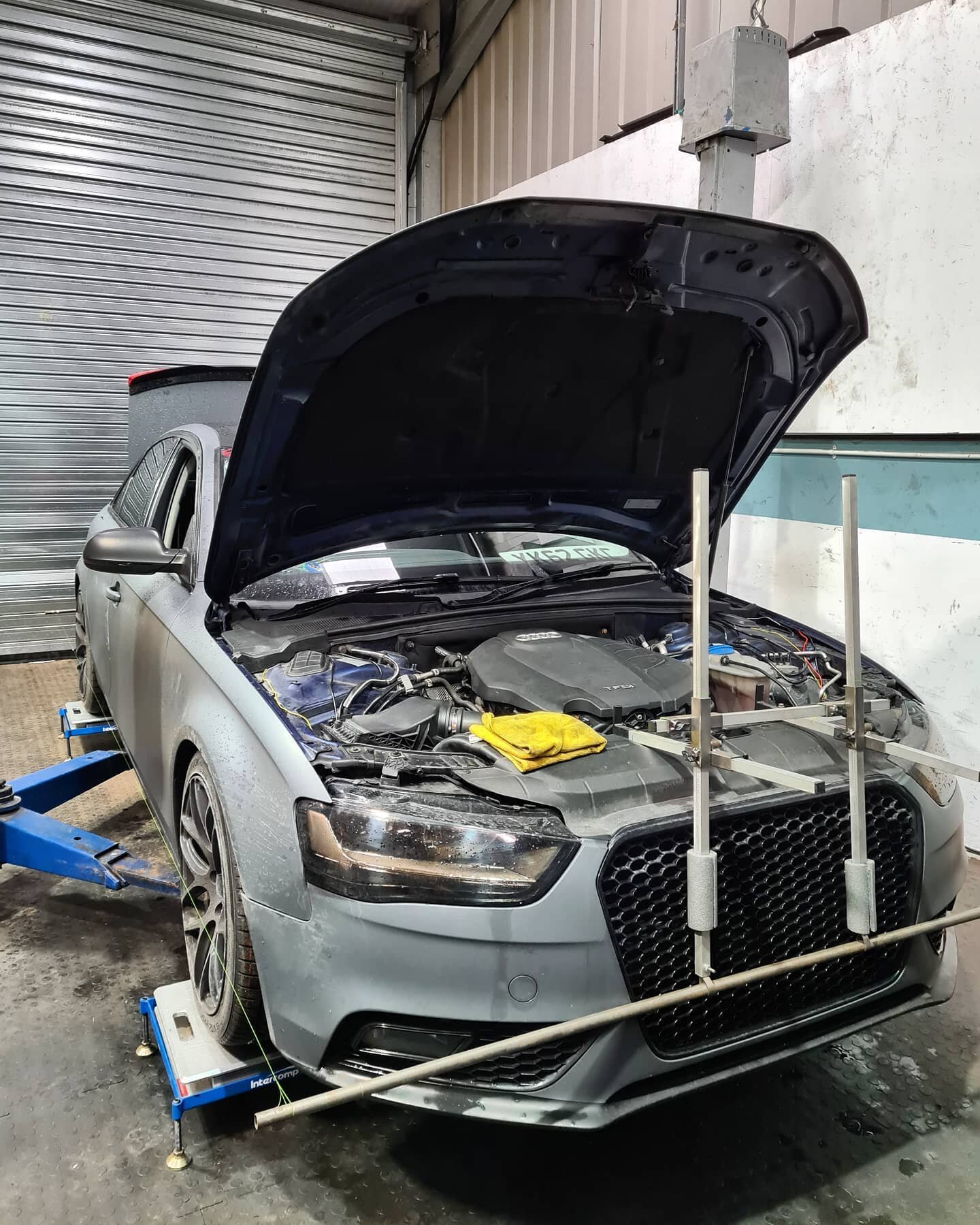 We'll finished the grey theme with this Audi A4 in for some alignment tweaks! 

Not very adjustable these out the factory, but for getting it pointing straight and turning in well what you've got it's enough! 

#audiA4 #modifiedcars #daily #audi #aud