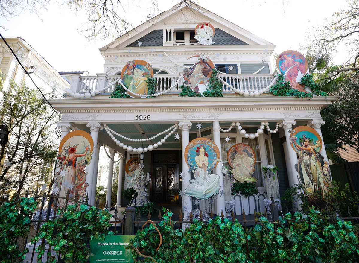 House Float dedicated to the Muses parade.