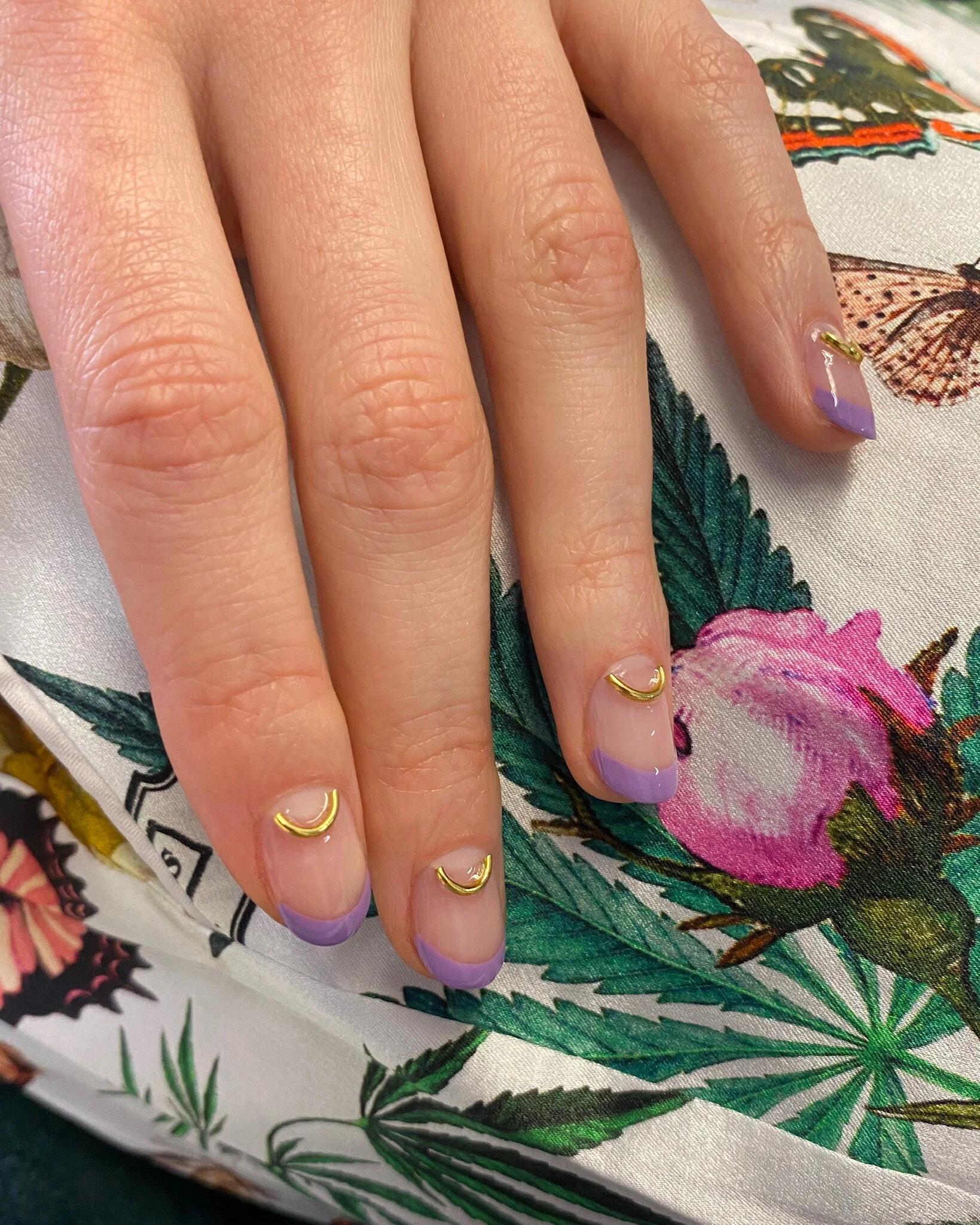 NAIL ART LILAC CHARM NEGATIVE SPACE.JPG