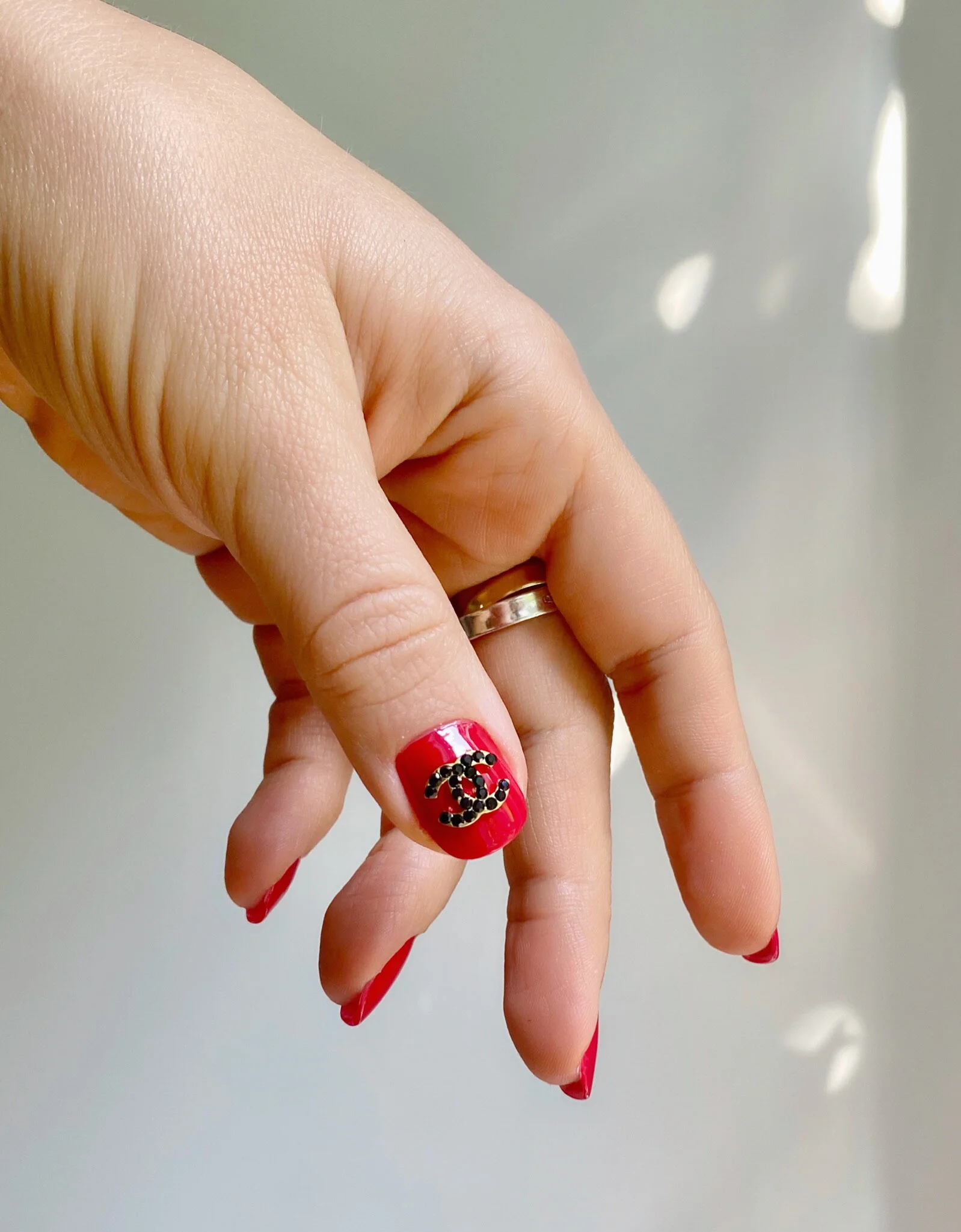 NAIL ART RED CHANEL CHARM CC.JPG