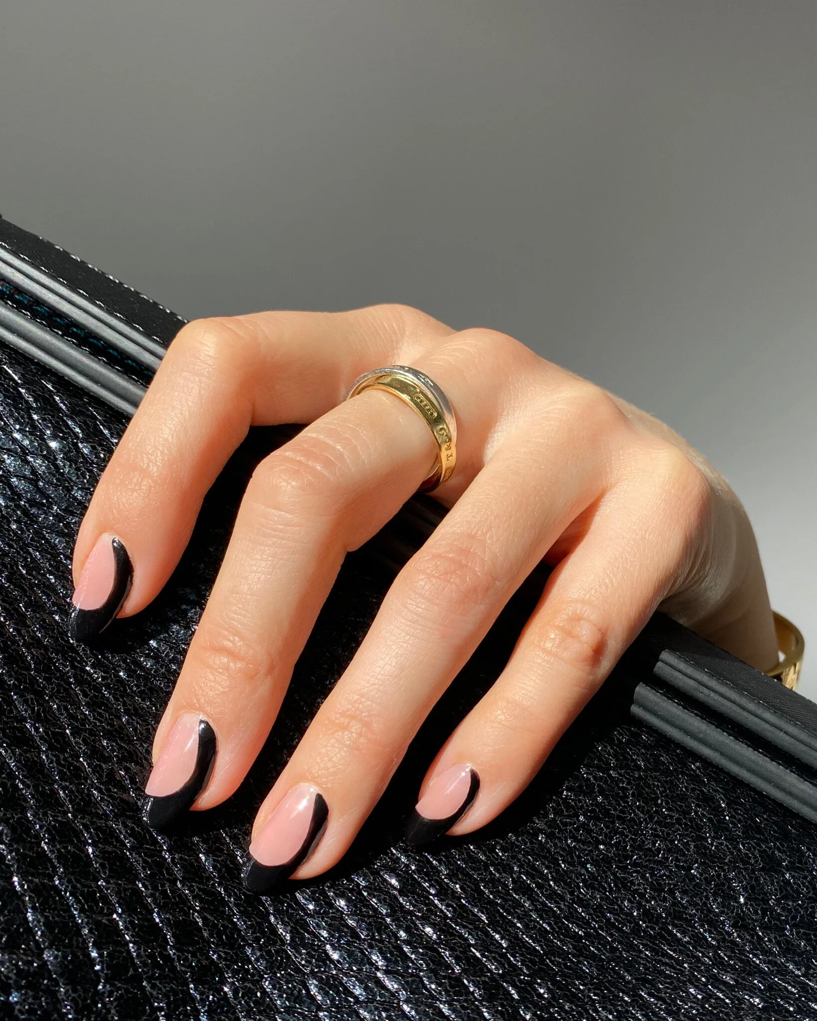 NAIL ART BLACK AND NUDE.JPG