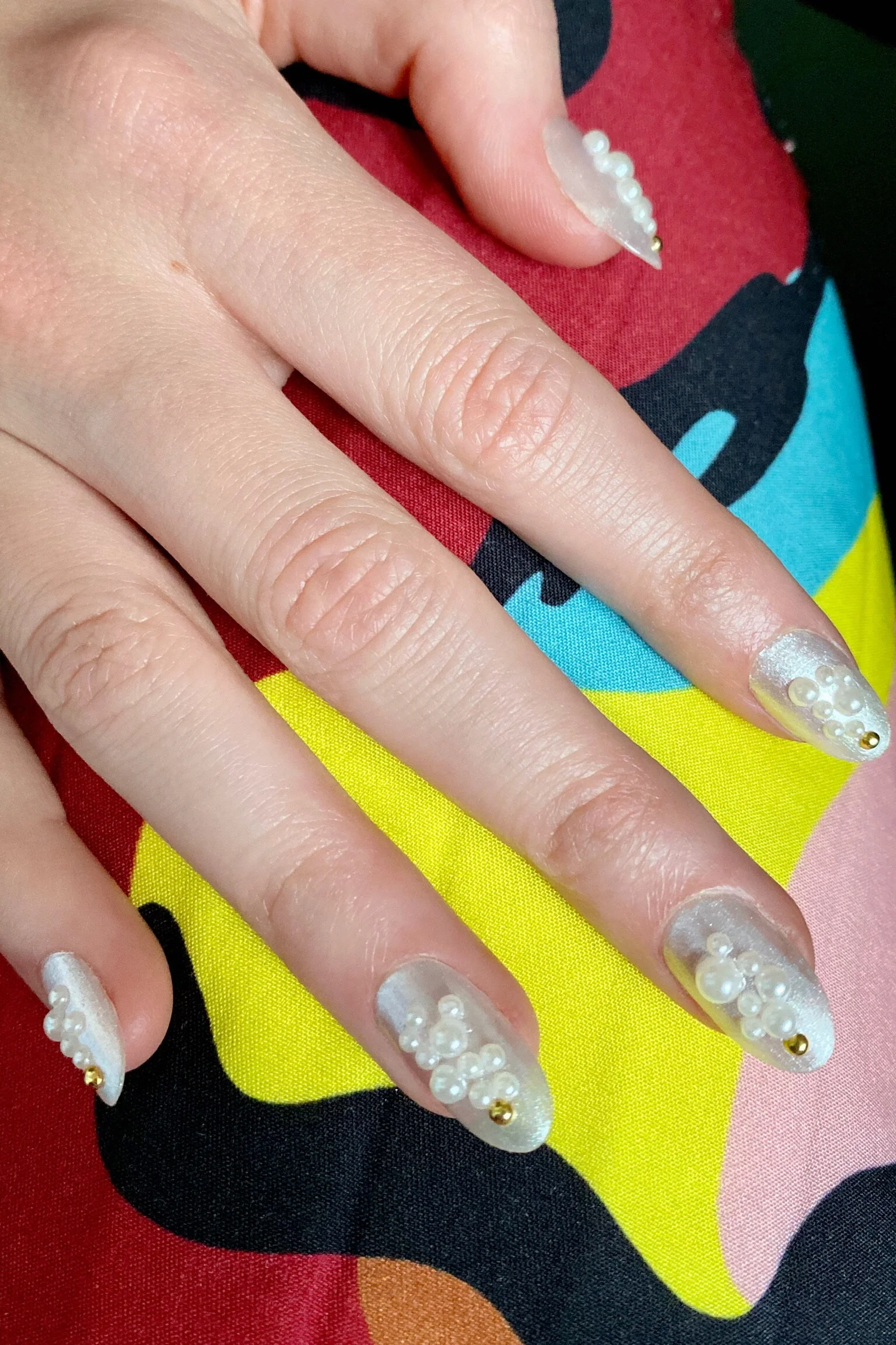 NAIL ART PEARLS AND GOLD.JPG