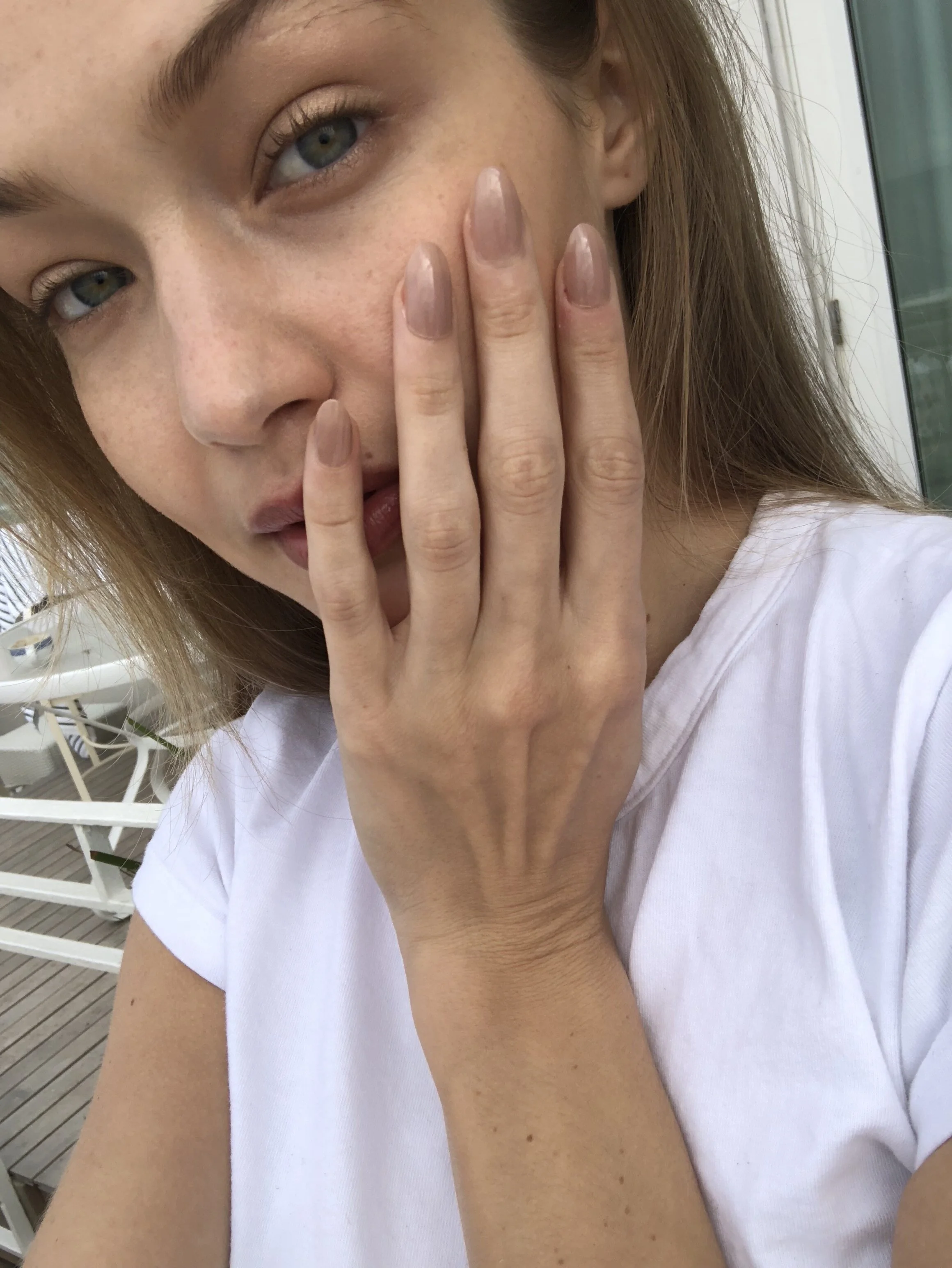 Gigi BTS Brazil Elle.JPG