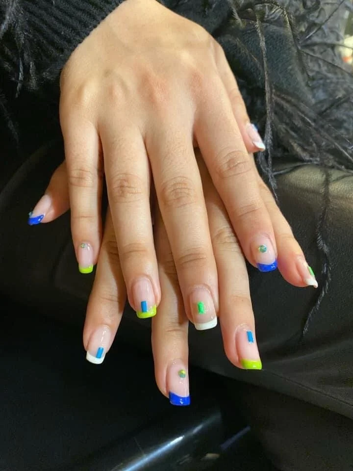 NAIL ART CAMILLA JIMMY FALLON NEON.JPG