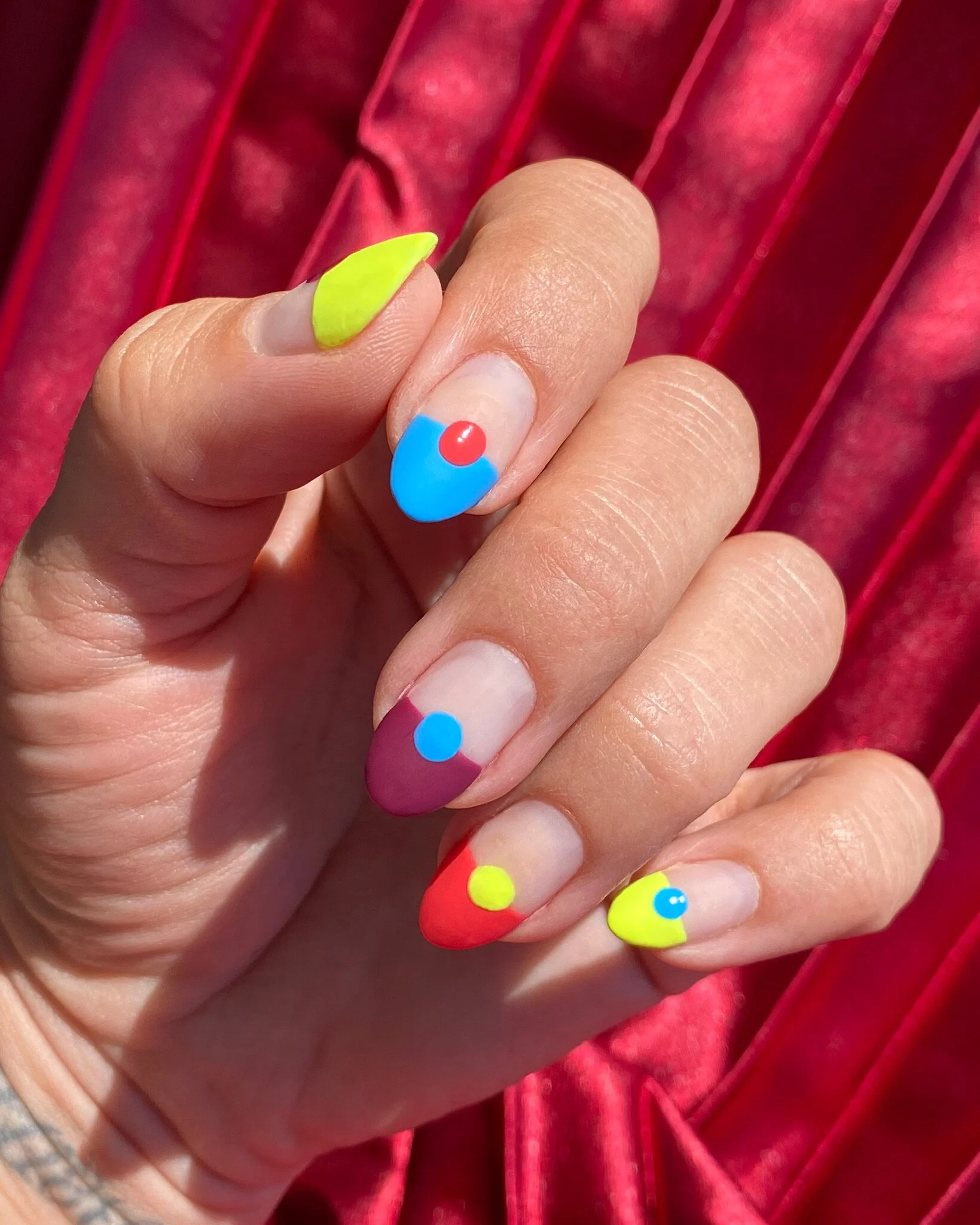 NAIL ART ORLY RETROWAVE DOTS.JPG