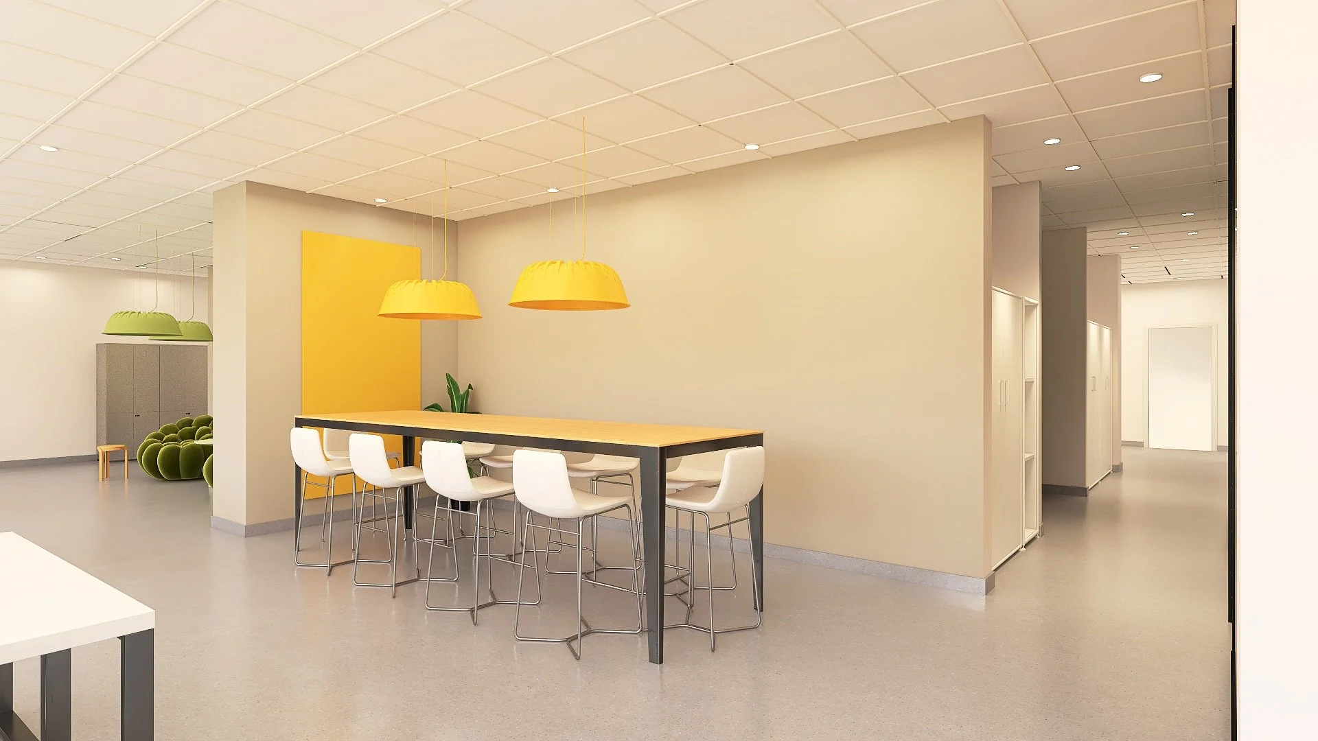 Espacio moderno de oficina con mesas altas, sillas blancas, lámparas amarillas y decoraciones verdes.