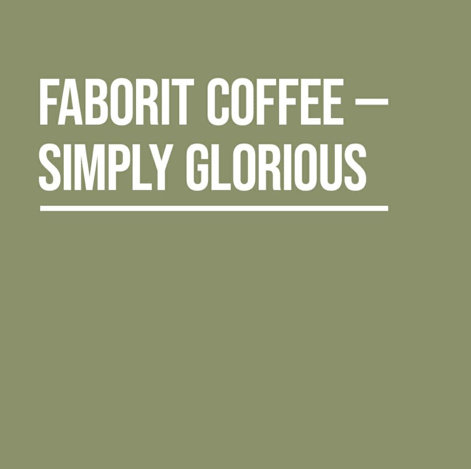 Texto en fondo verde que dice "Faborit Coffee - Simply Glorious".