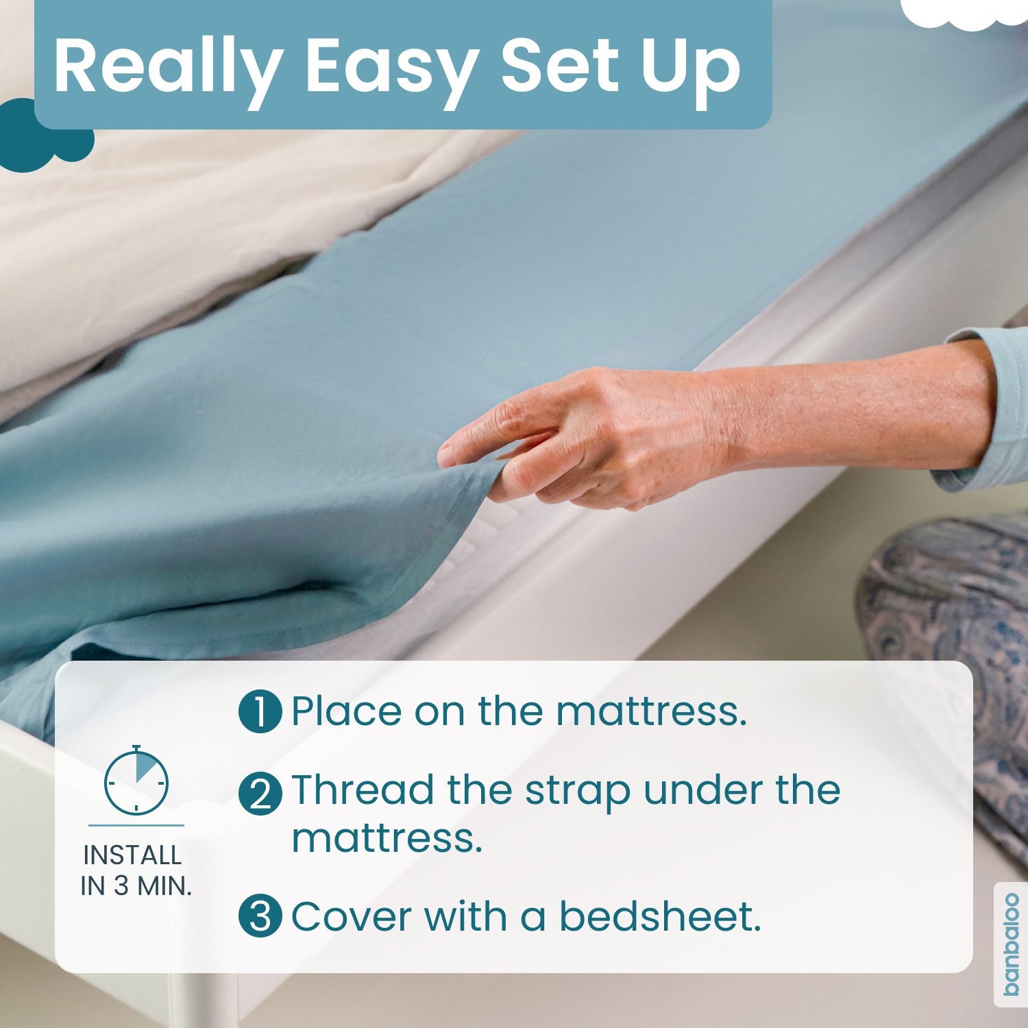 Instrucciones para preparar una cama con un colchón: Coloca la sábana en el colchón, pasa la banda por debajo del colchón y cúbrelo con una sábana ajustada.