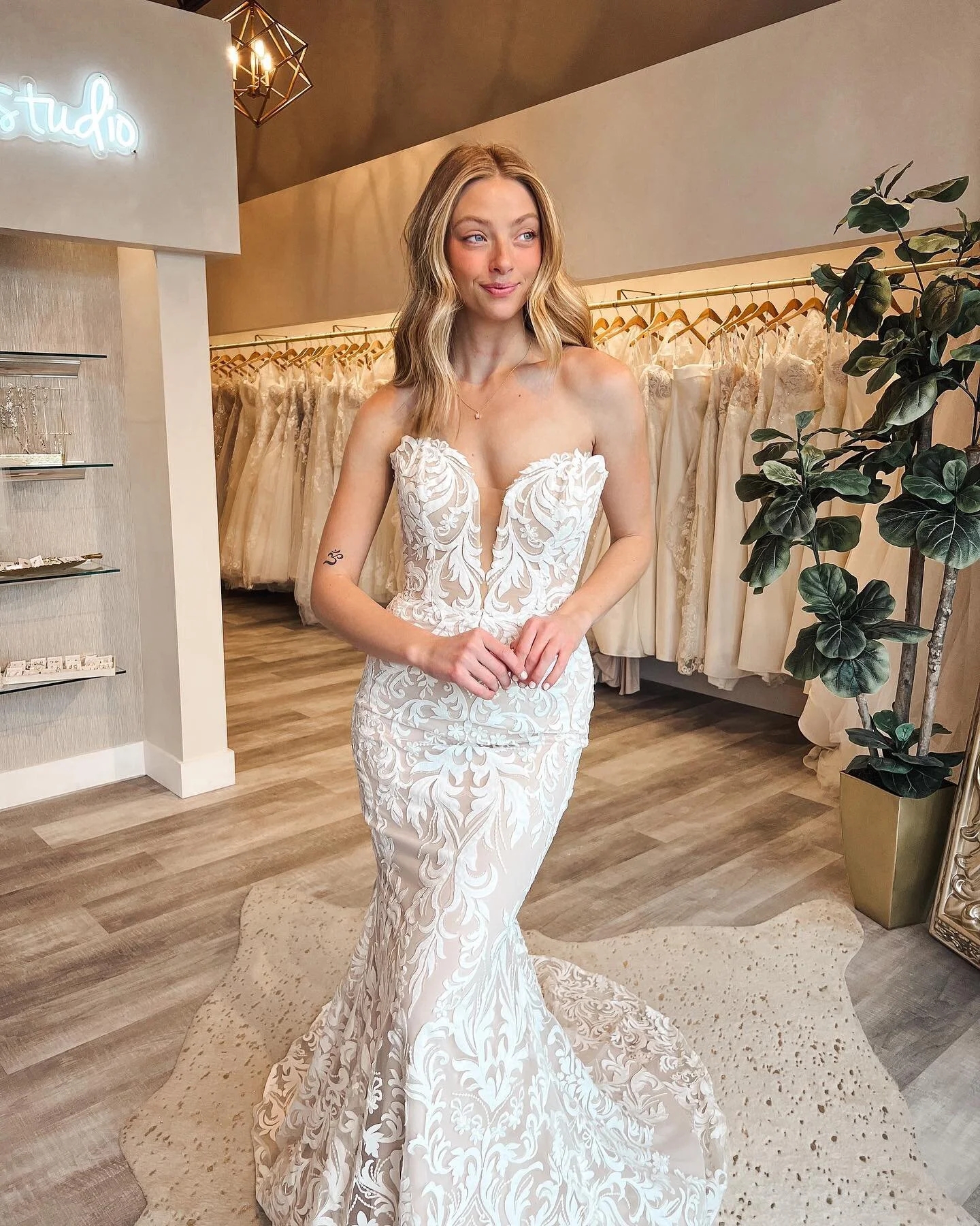 Have you met our girl Esme? We know her by name and can’t get enough ✨🤩 #JustinAlexander #Esme