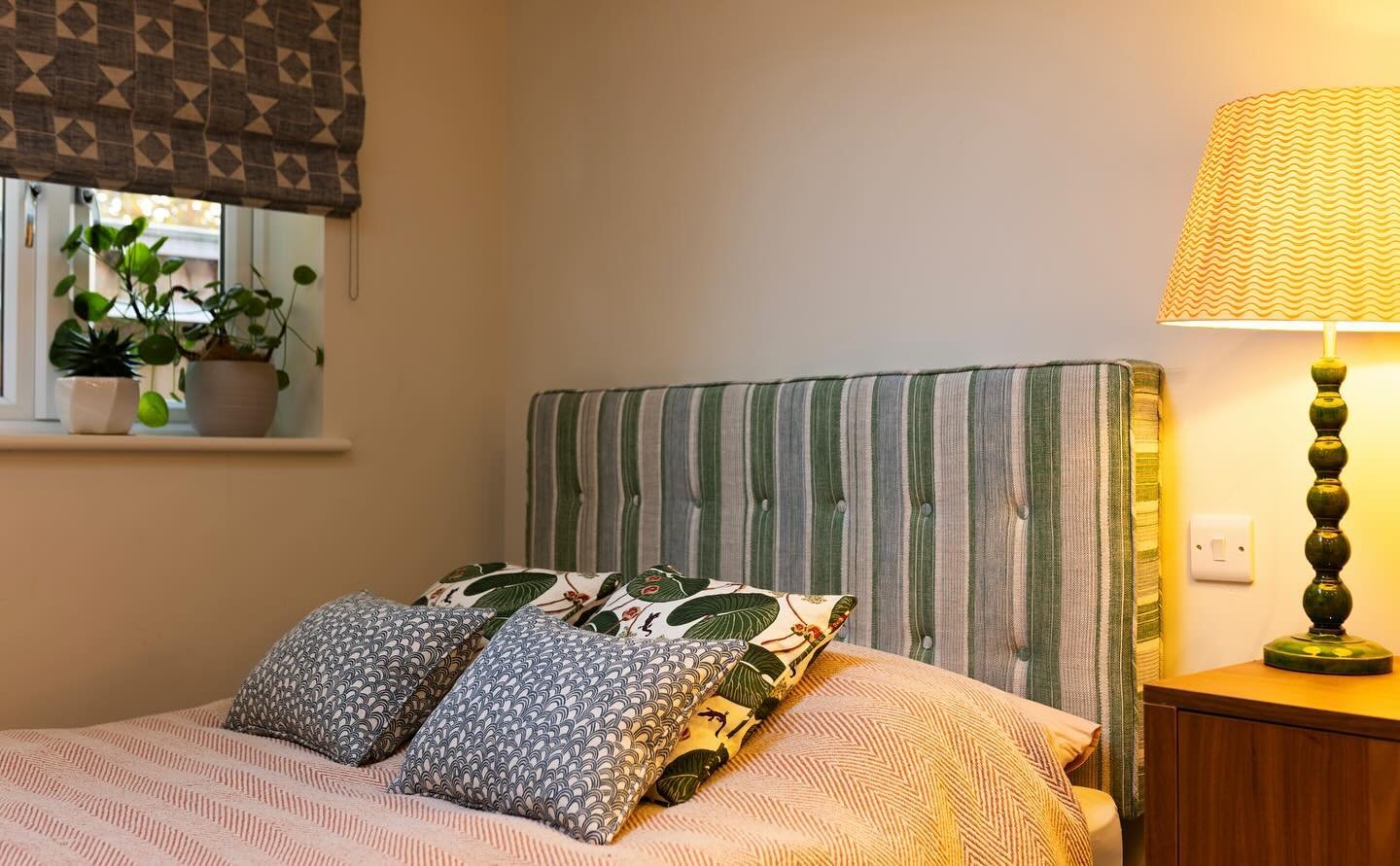 The first of the long May weekends so time to relax.  Celebrating mixing fabrics in this peaceful room in a modern house we recently refurbished and extended.  @raptureandwright @fermoie @fannyshorter, cushions and blinds made by @westcothouse.

Phot