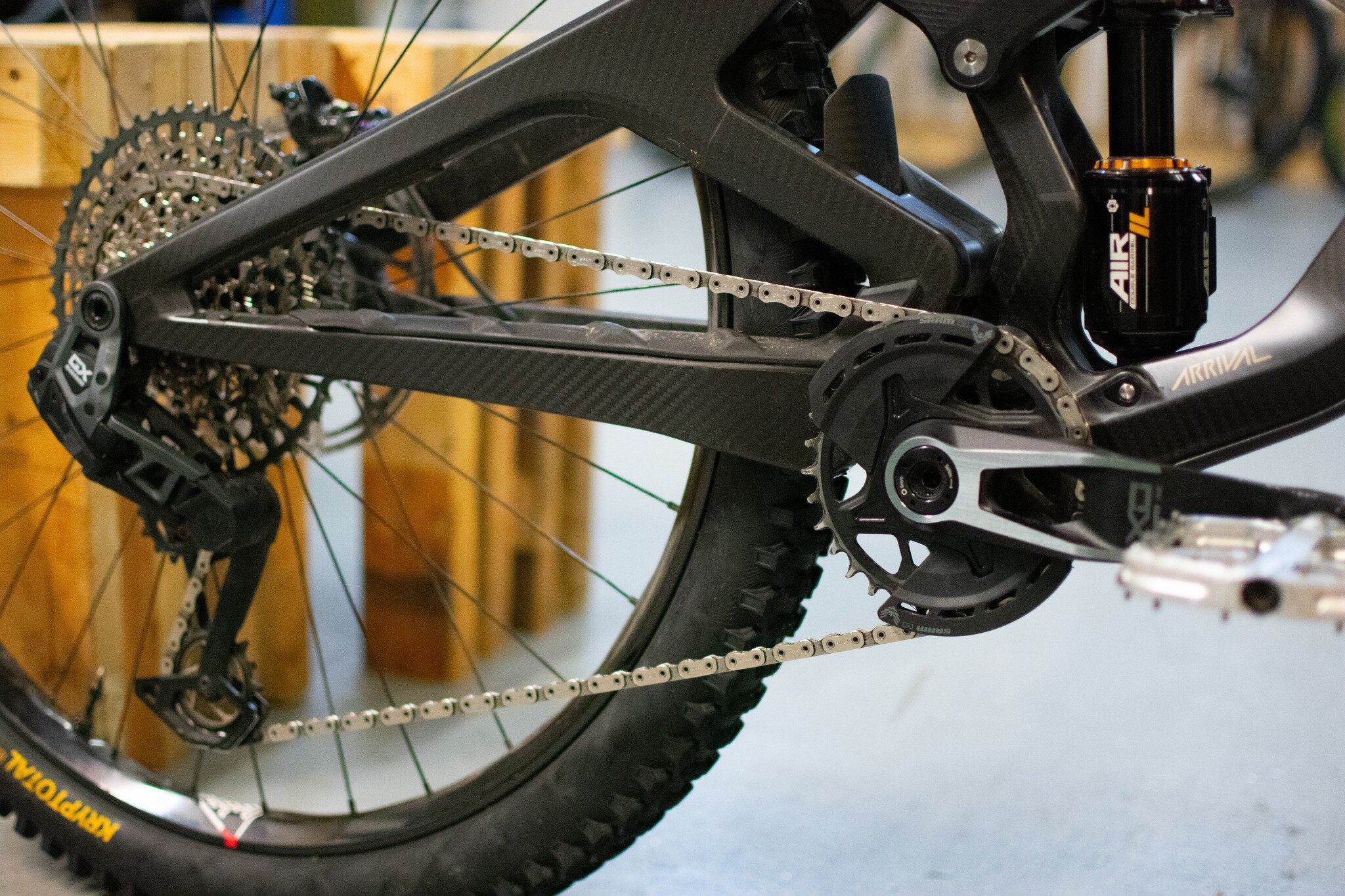 Alongside the new Mavens, Adam has been testing out SRAM's latest Transmission groupsets this winter. The GX groupset with XO cranks checks all the boxes for him - relatively affordable, tough, great shifting, and the cranks don't scuff up.
.
So far 