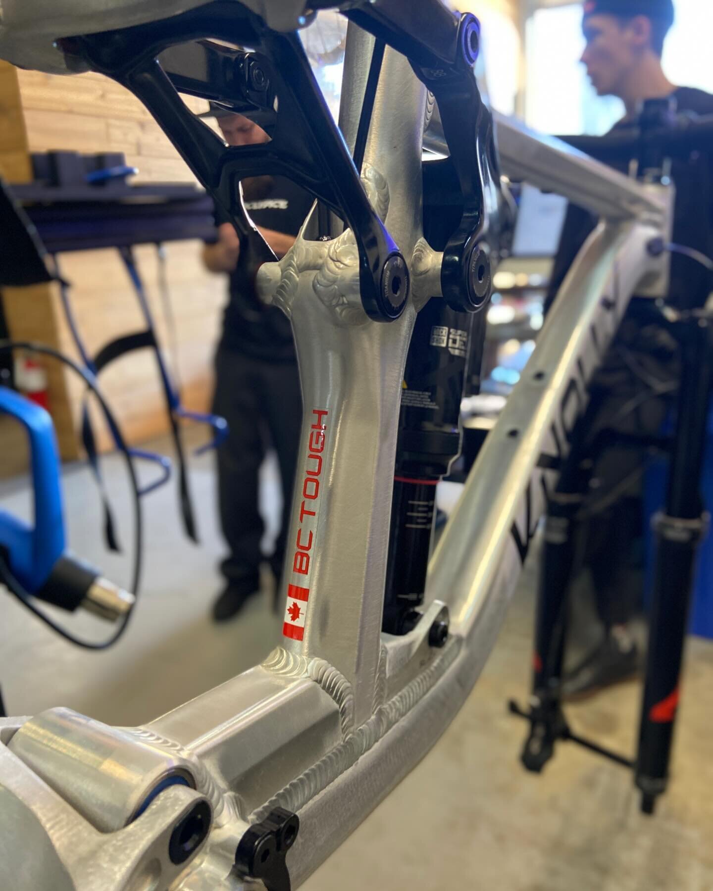 Fresh bike build! Who else strips the clutch on a brand new bike?? No matter the price or spec, we always go above and beyond, so you can have the best new bike day 👌
.
.
.
.
#knollybikes #newbike #mtb #mountainbike #bikelife #bikemechanic #bikeshop