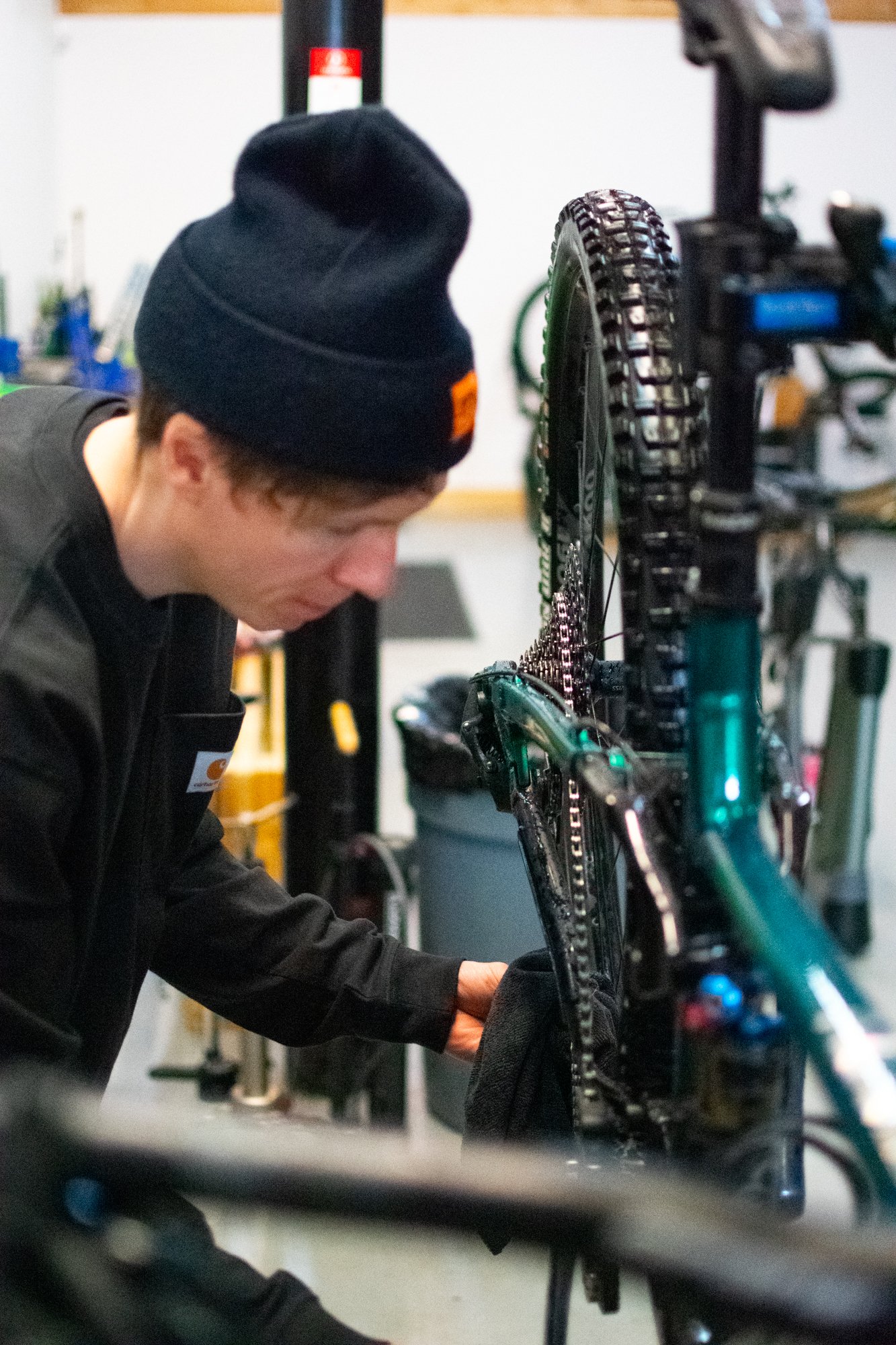 It's always a tricky decision this time of year - dry lube or wet lube?
Do you go for wet lube and clean your drivetrain more often, or go dry lube and hope it doesn't wash off? 
What's your go-to??
.
.
.
.
#BikeShop #Wrenching #BikeMechanic #MTB #Mo