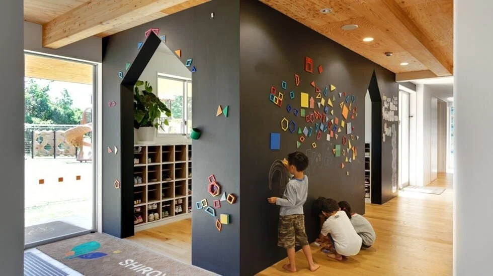 SK Nursery par HIBINOSEKKEI + Youji no Shiro