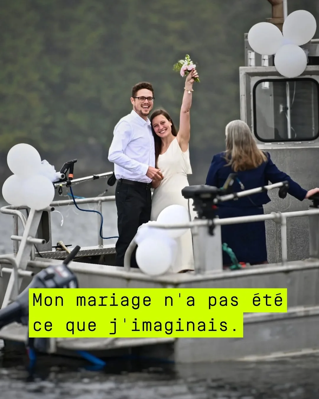 💐 Je termine nerveusement mon petit bouquet.

Finalement, j&rsquo;ai une r&eacute;ponse. On se dirige vers le port.

On arr&ecirc;te en chemin pour commander des caf&eacute;s. Je cale mon grand mokaccino extra sucr&eacute; pour apaiser mon anxi&eacu
