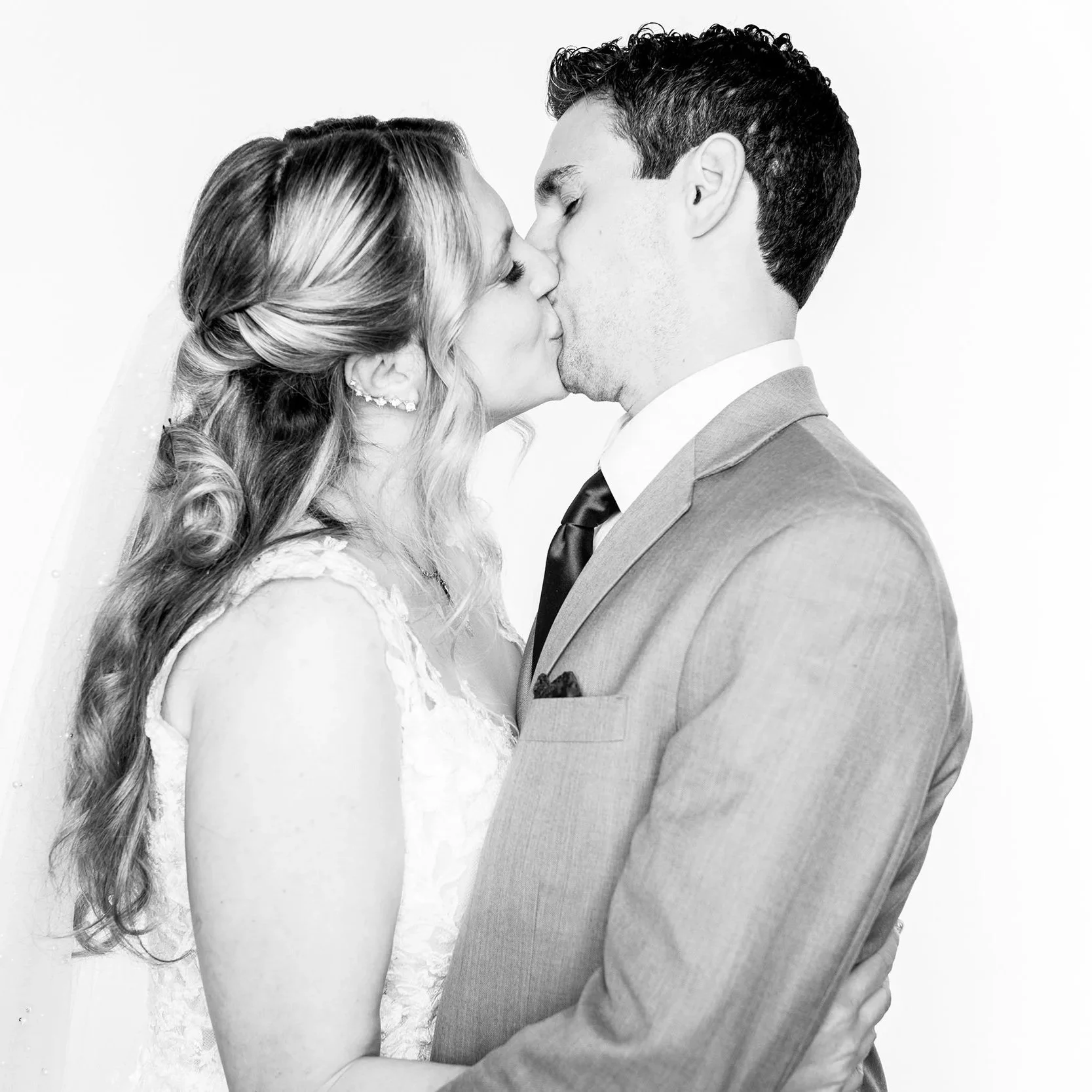 bride-groom-fine-art-bw-kiss.jpg