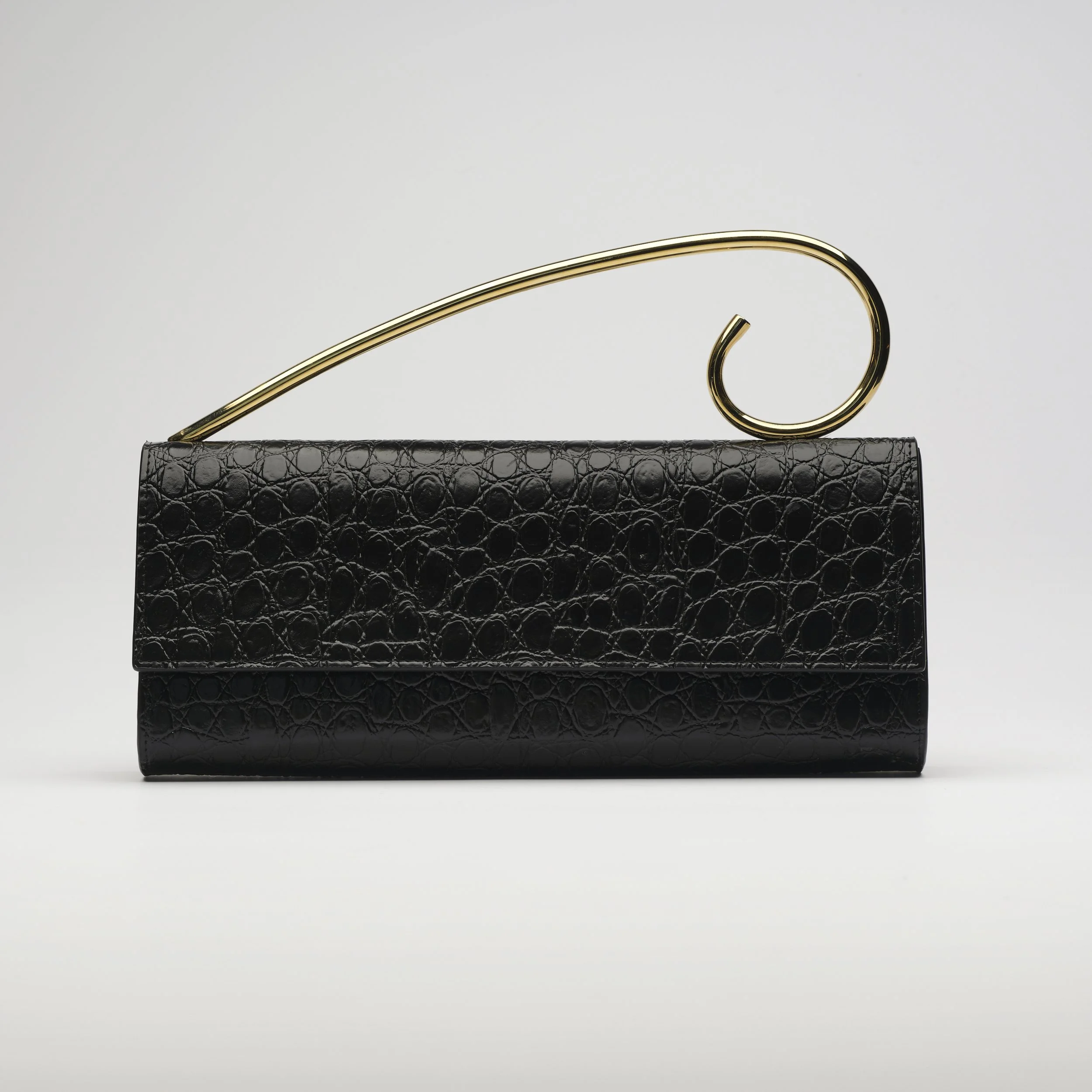 THE AMPHORA BAG: EDGY ENVELOPE
