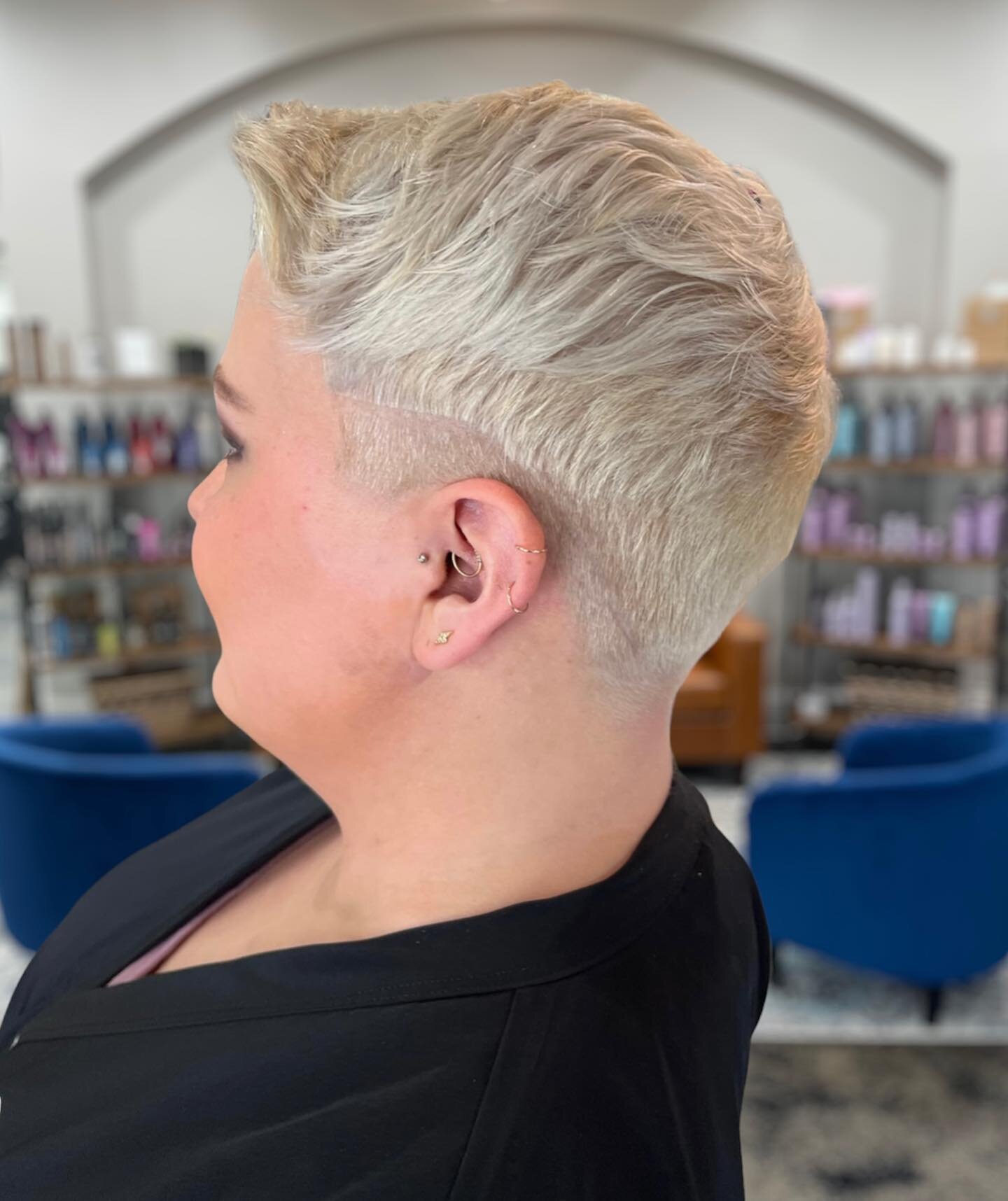 This gal just keeps getting cooler by the minute 👑
@cassiemize.hair 
&bull;
&bull;
&bull;
#platinumhair #platinumblonde #blondehair #whitehair #whiteblondehair #pixiecut #behindthechair #behindthechairstylist #beautylaunchpad #citiesbesthairartists 