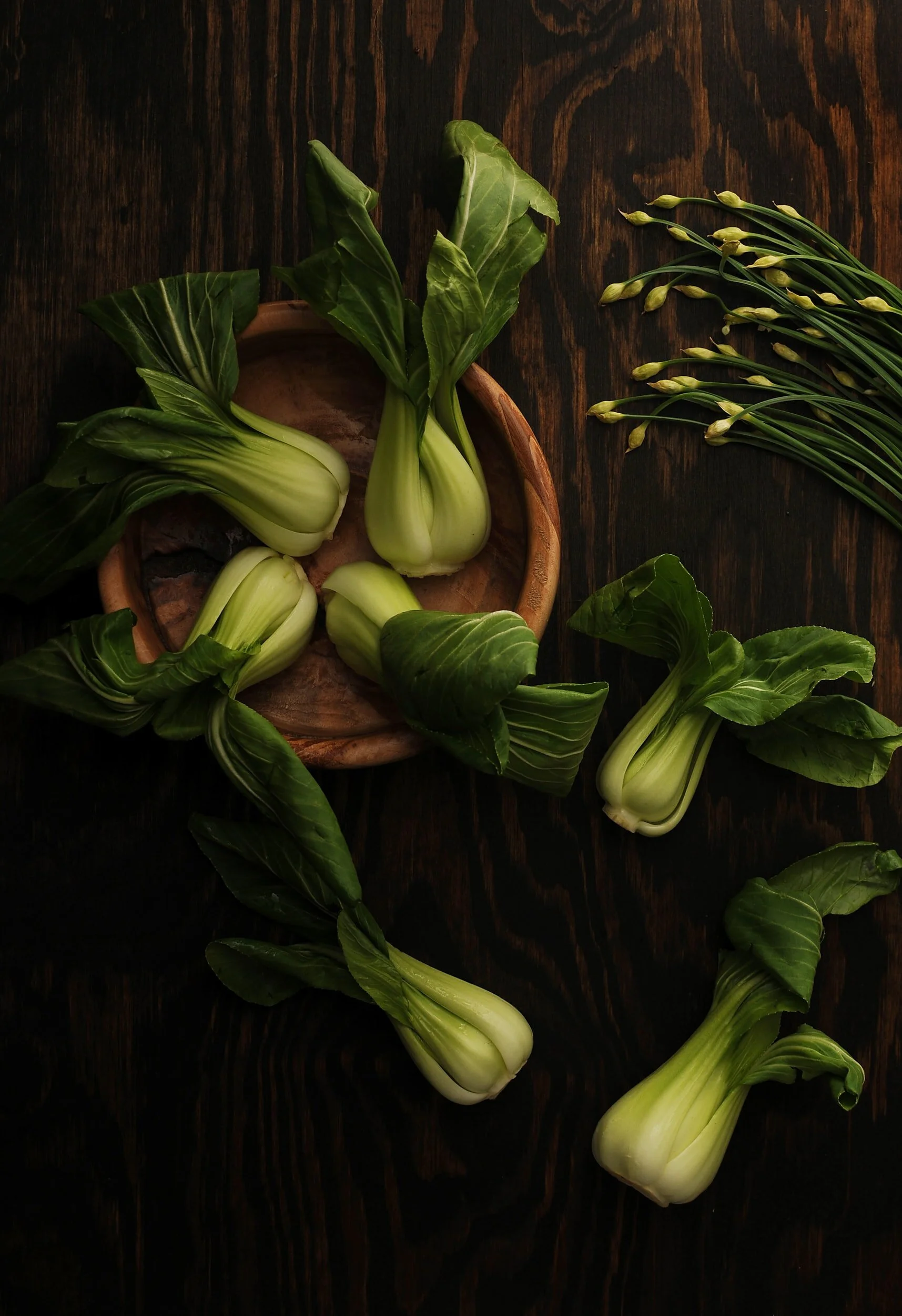 Leeks on a dark wooden table