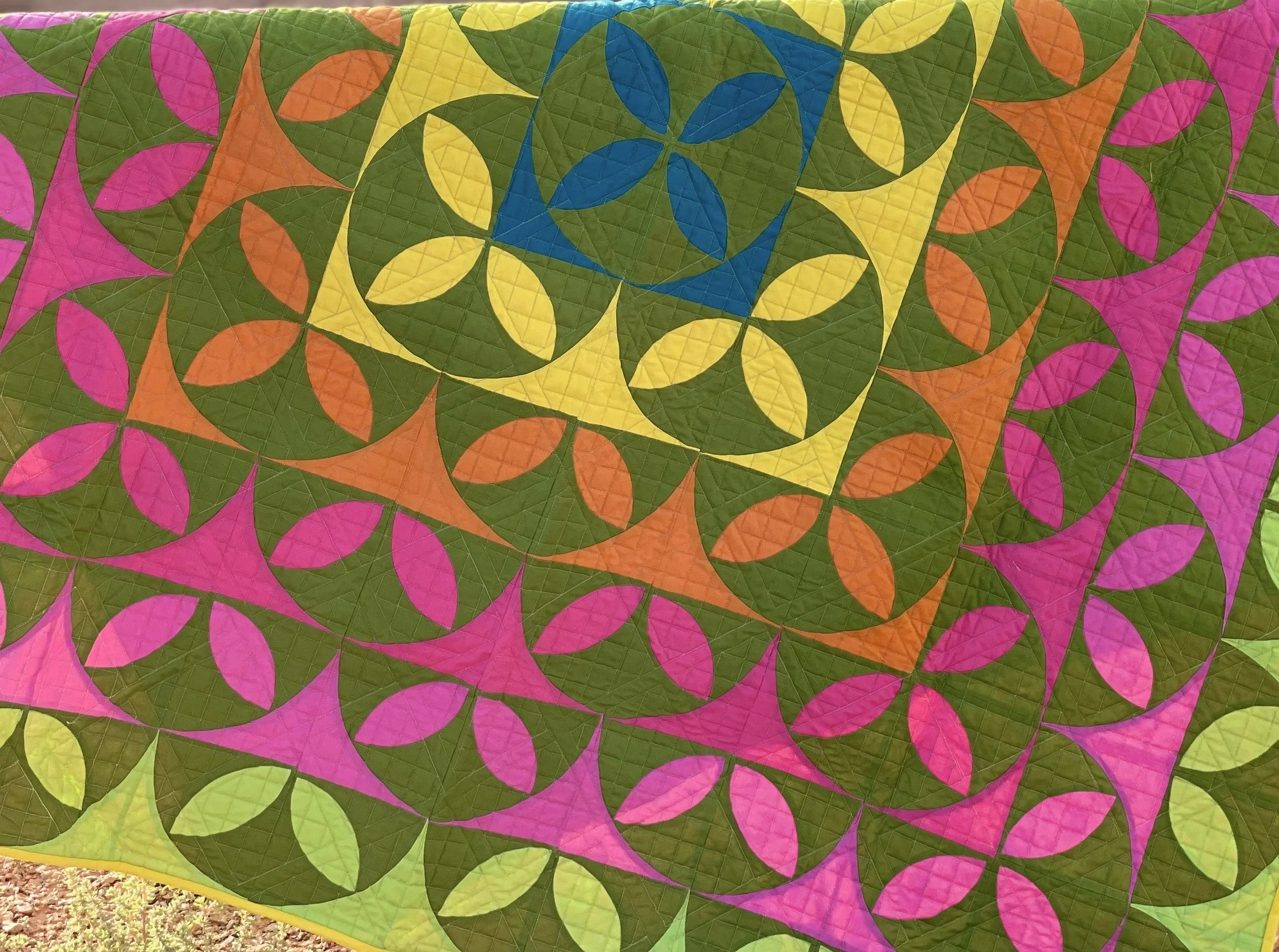 Petal Blossom quilt (Pattern coming 9/24). Lattice Crosshatch panto