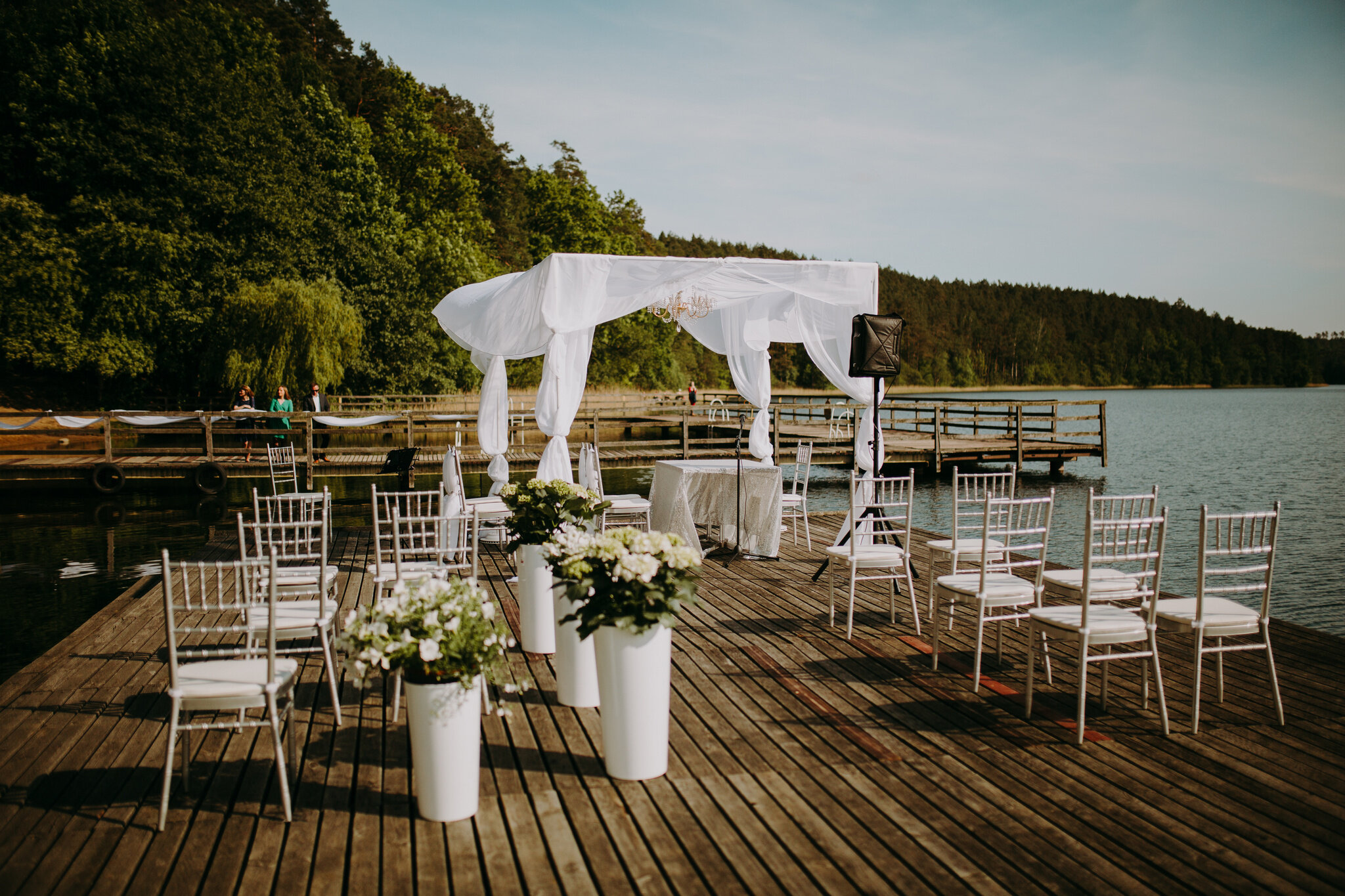 44 ślub plenerowy nad jeziorem Rytebłota.jpg