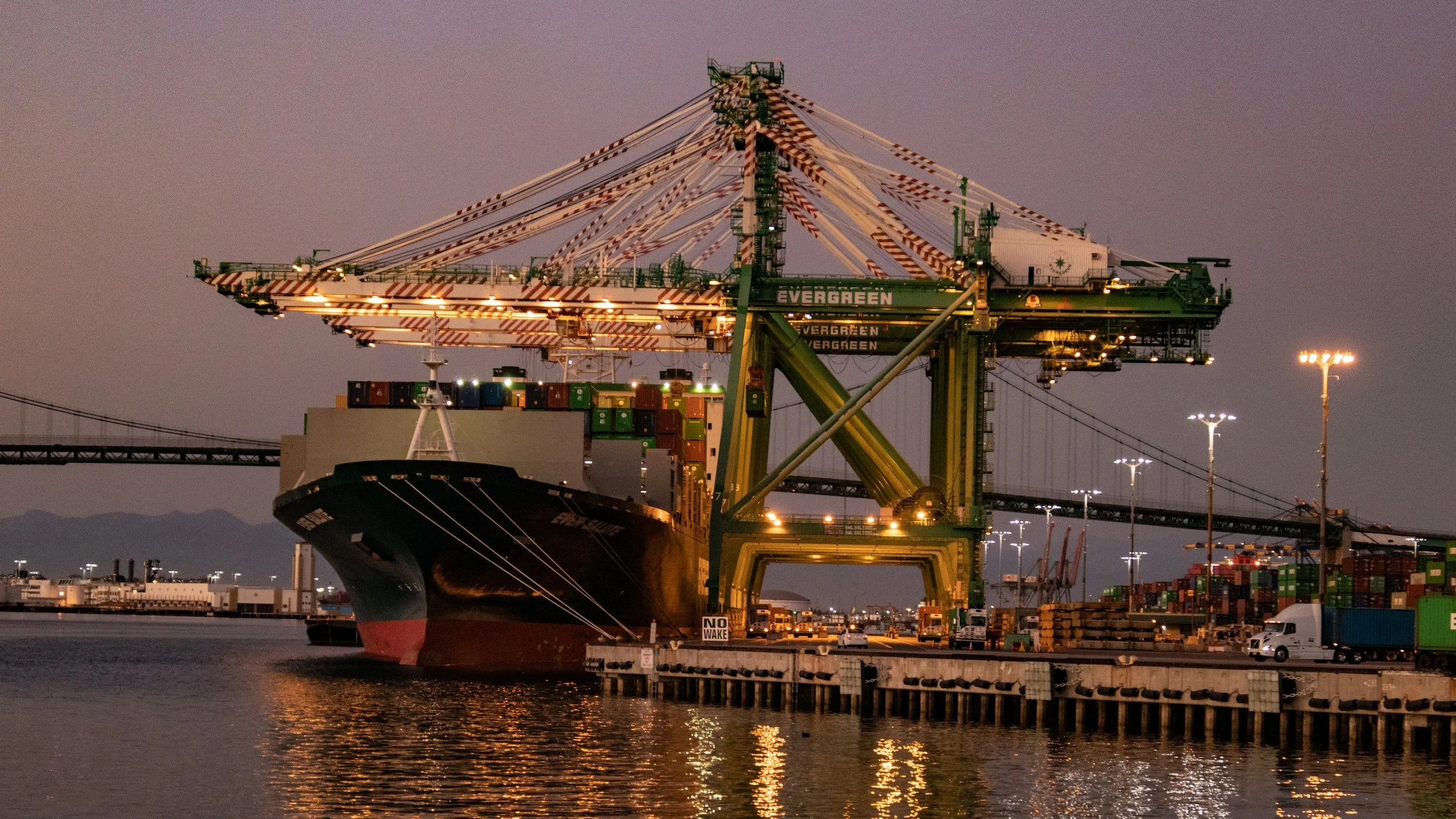 Port of LA invites ships while east coast ports suffer congestion issues 