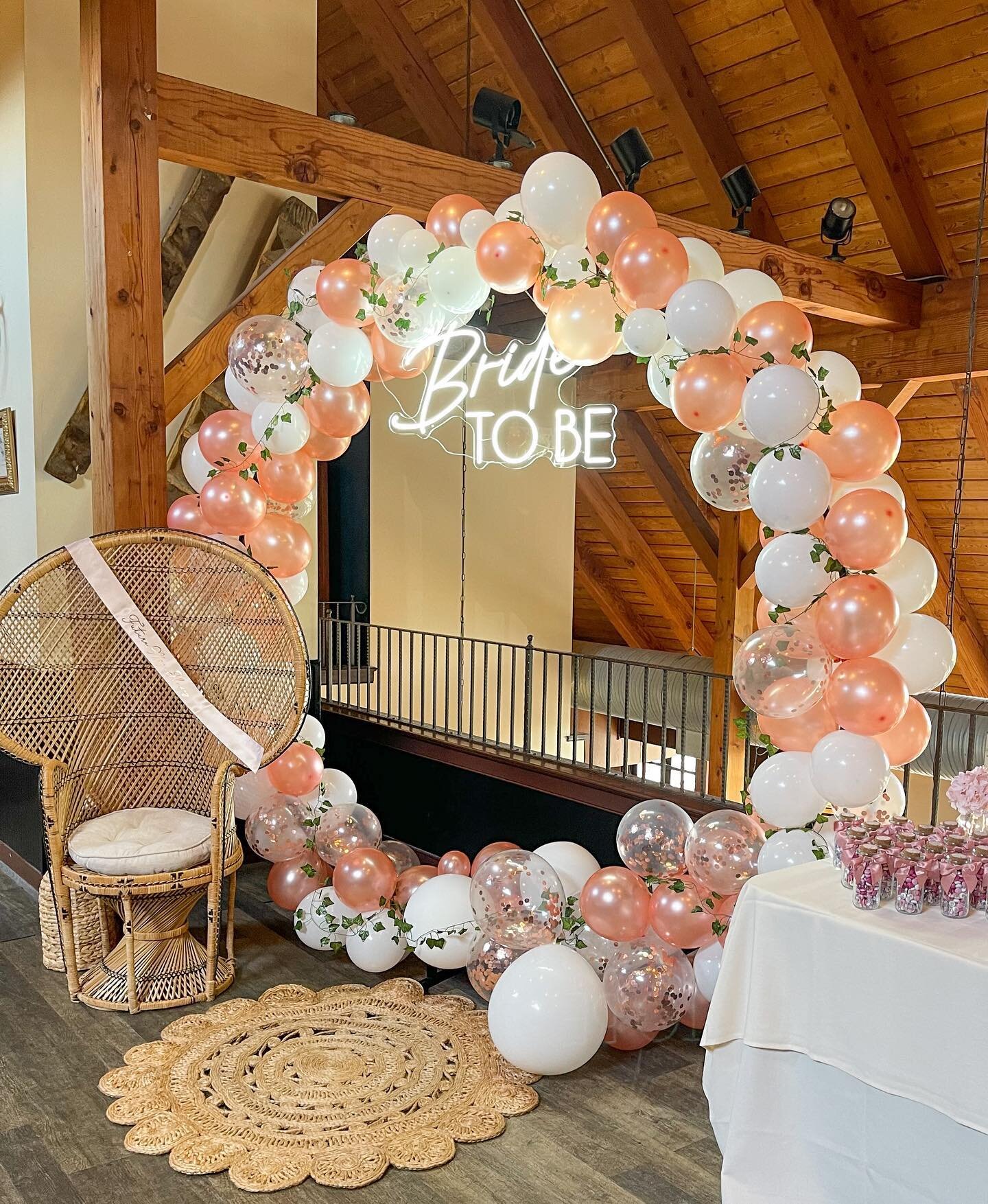 Bride to be is SO loved!!! 🥹🌸💖 We had fun assisting in the vision of this shower! 

Featured: Black Circle Arch, Bride to be Neon, Peacock, Boho Rug, &amp; Rattan floor vase ✨ 
Venue: @cbmccsrthy