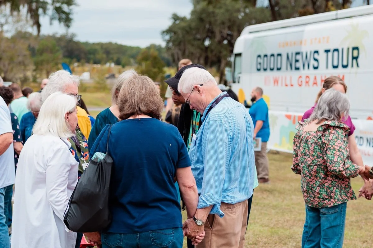 THINK-ETERNITY-GOOD-NEWS-TOUR-WILL-GRAHAM-GROUP-PRAYING-BUS-3