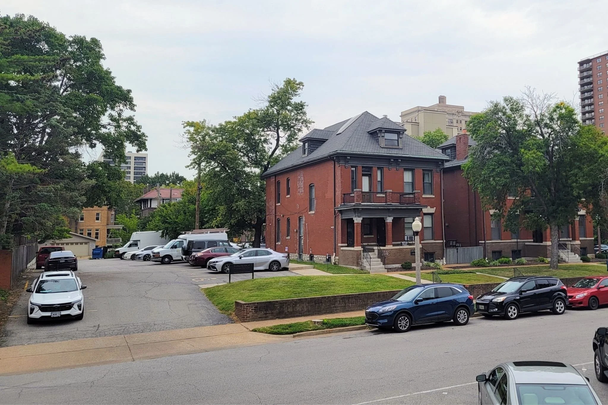 4501_4509_LacledAve_CWE_BuildingsWithParking_2048x1365.jpg