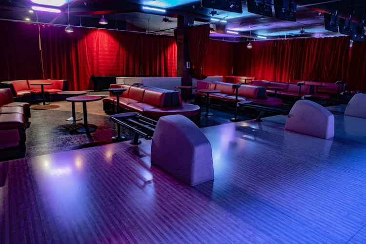 Kingpin 8-lane VIP suite