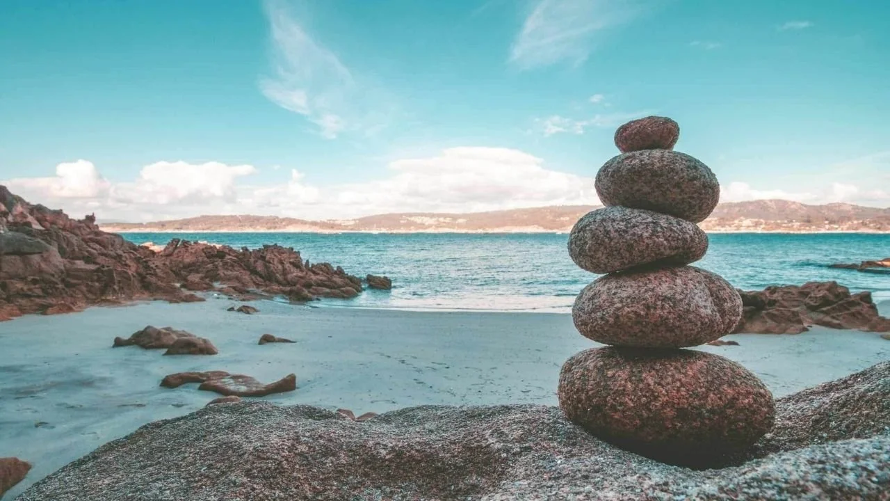 Online health and life coaching session supporting mental clarity, emotional balance, and sustainable personal growth through holistic guidance