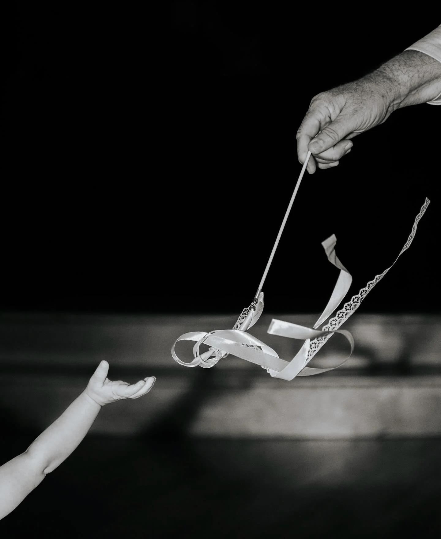 In-between moments 🖤🤍

#portraiturebyalex
#denvercatholicphotographer #coloradocatholicphotographer
#denverphotographer
#coloradophotographer
#coloradoweddingphotographer
#denverweddingphotographer