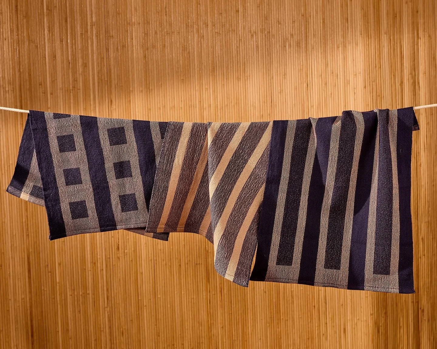 My latest pattern of Turned Taquet&eacute; Towels is available now through @gistyarn! This technique turns the structure of standard taquet&eacute; to make it warp-faced, and is quick and easy to weave on a four-harness loom. 

#weaving #turnedtaquet