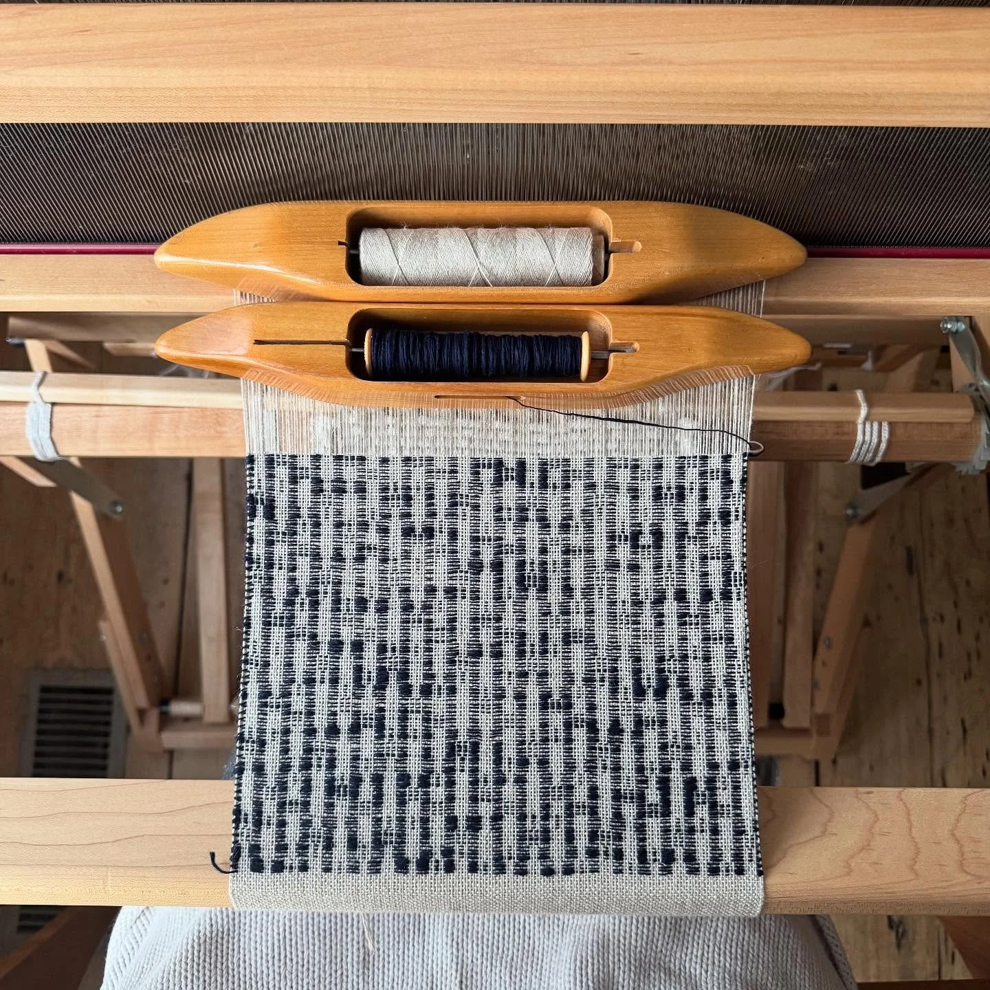 Loom view of the boulevard weave #weaving