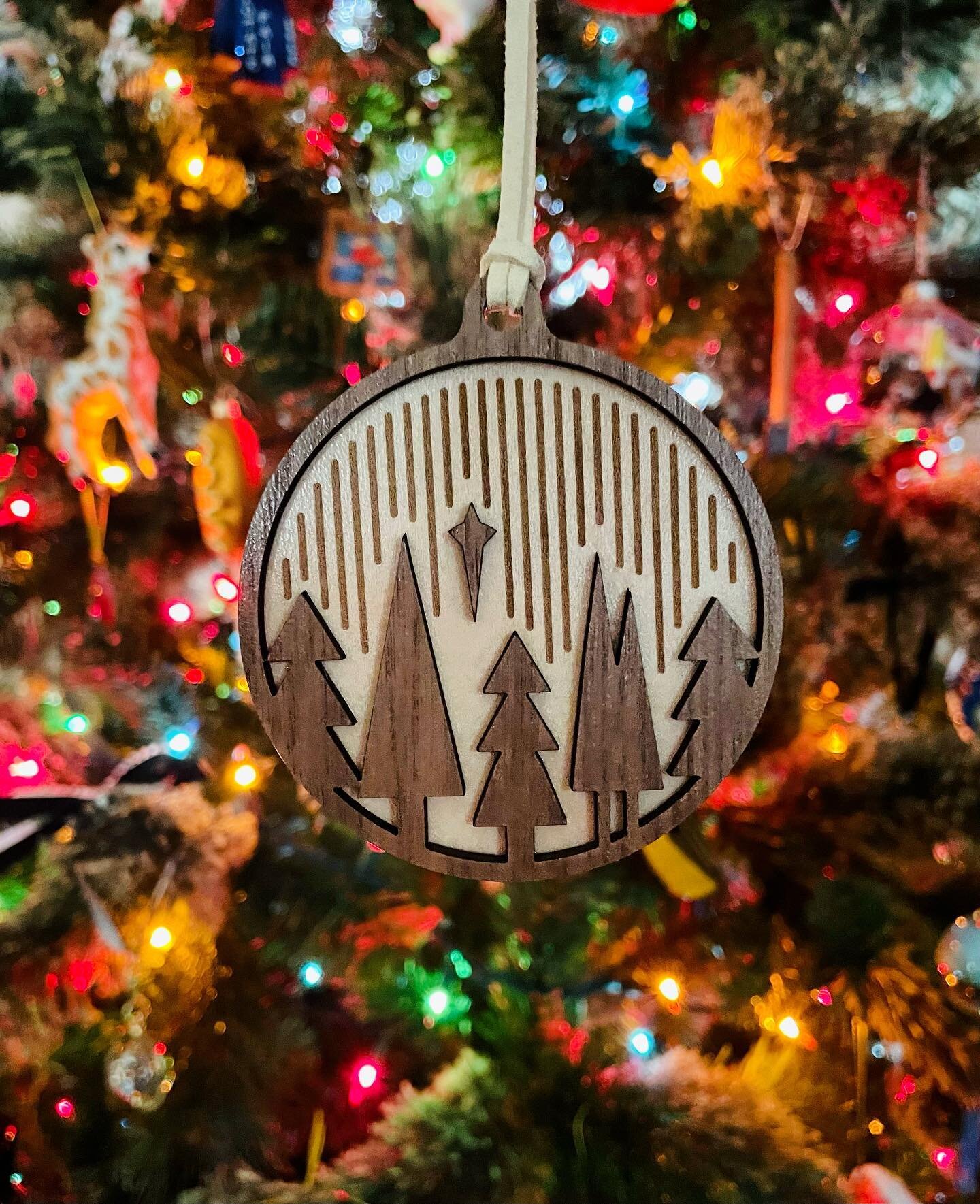 New holiday ornaments! A great addition to a package and then onto the tree 🎄 available this Saturday at our pop up @forgottenstarbrewing from 1-7 pm - see you there! 
.
.
. 
#shopsmall #shoplocal #mnmade 
#minnesotamaker #northernlightsdesign #smal