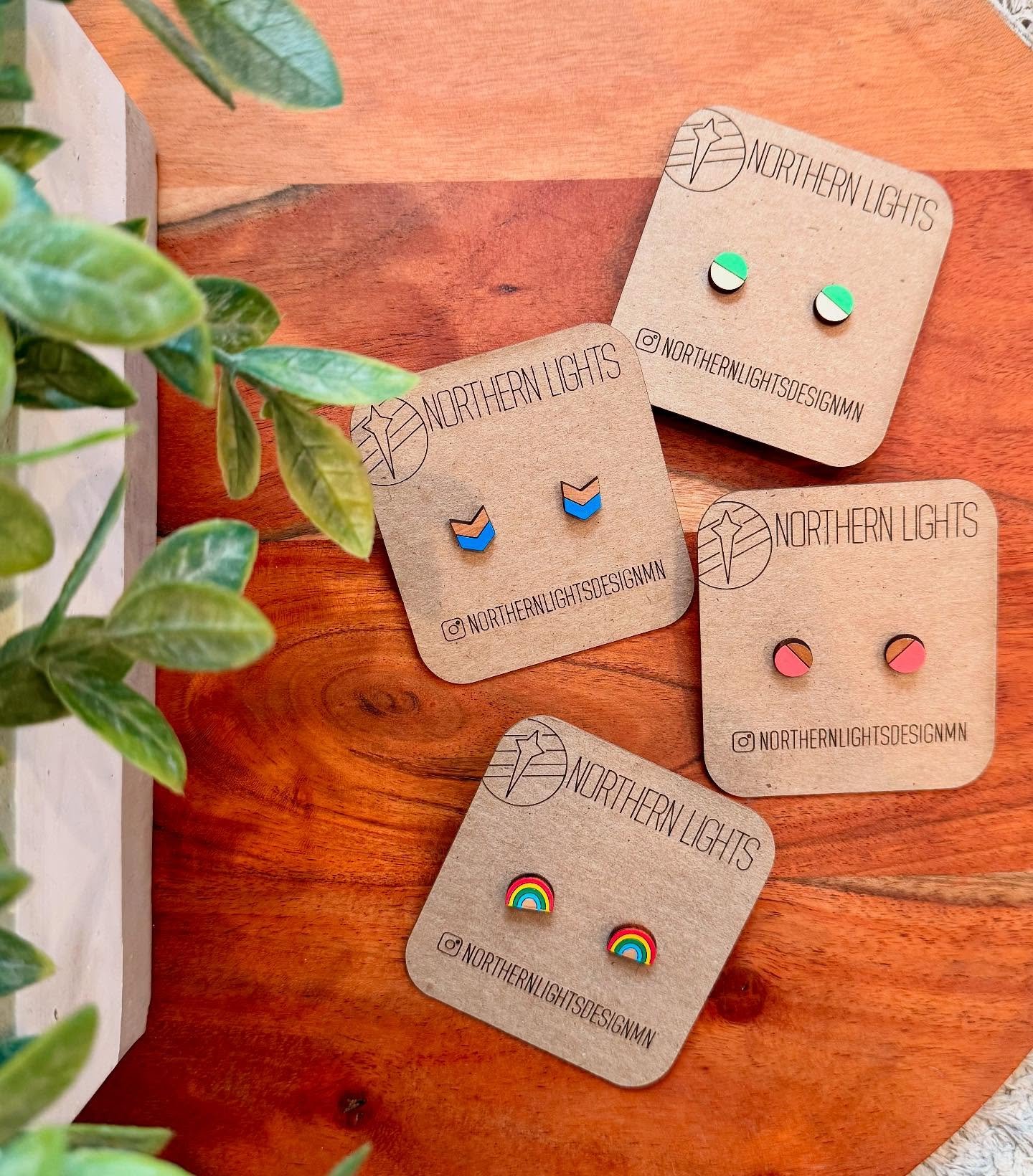 💚💙 Add a little color to your day! And #gowolves
.
.
.
. 
#shopsmall #shoplocal #mnmade 
#minnesotamaker #northernlightsdesign #smallbusiness #lasercut #mnlove #xTool #xToolmade #woodworking #makersmarket #paintedearrings