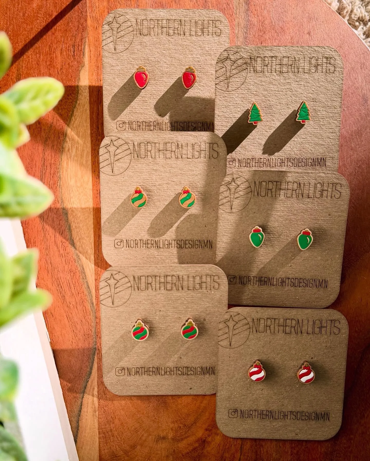 Some sweet hand painted seasonal studs to bring holiday cheer this season 🎄Available now at @minnesotamadeapparel and at all our holiday markets this season! 
.
.
.
. 
#shopsmall #shoplocal #mnmade 
#minnesotamaker #northernlightsdesign #smallbusine