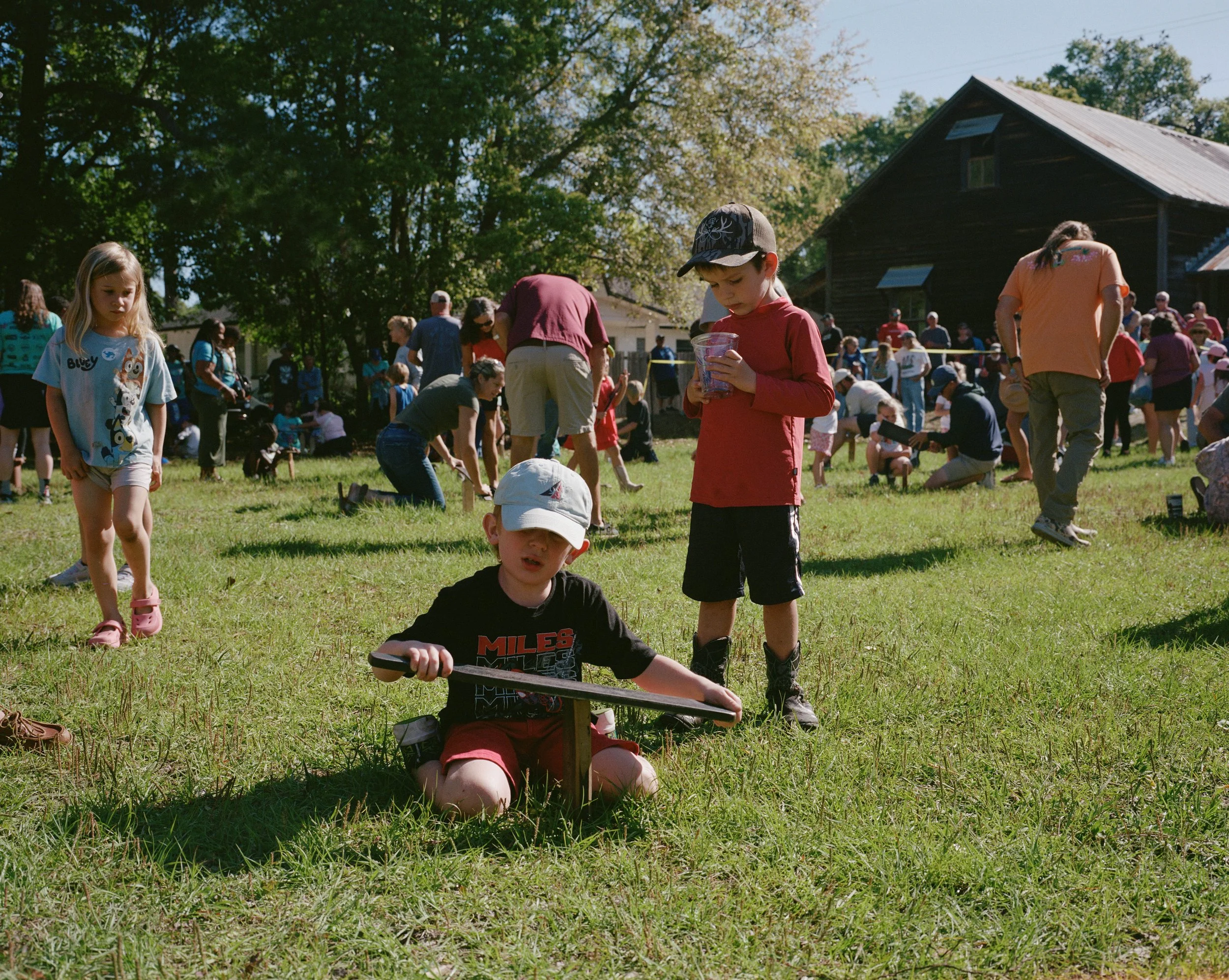 Worm Grunting Crowd