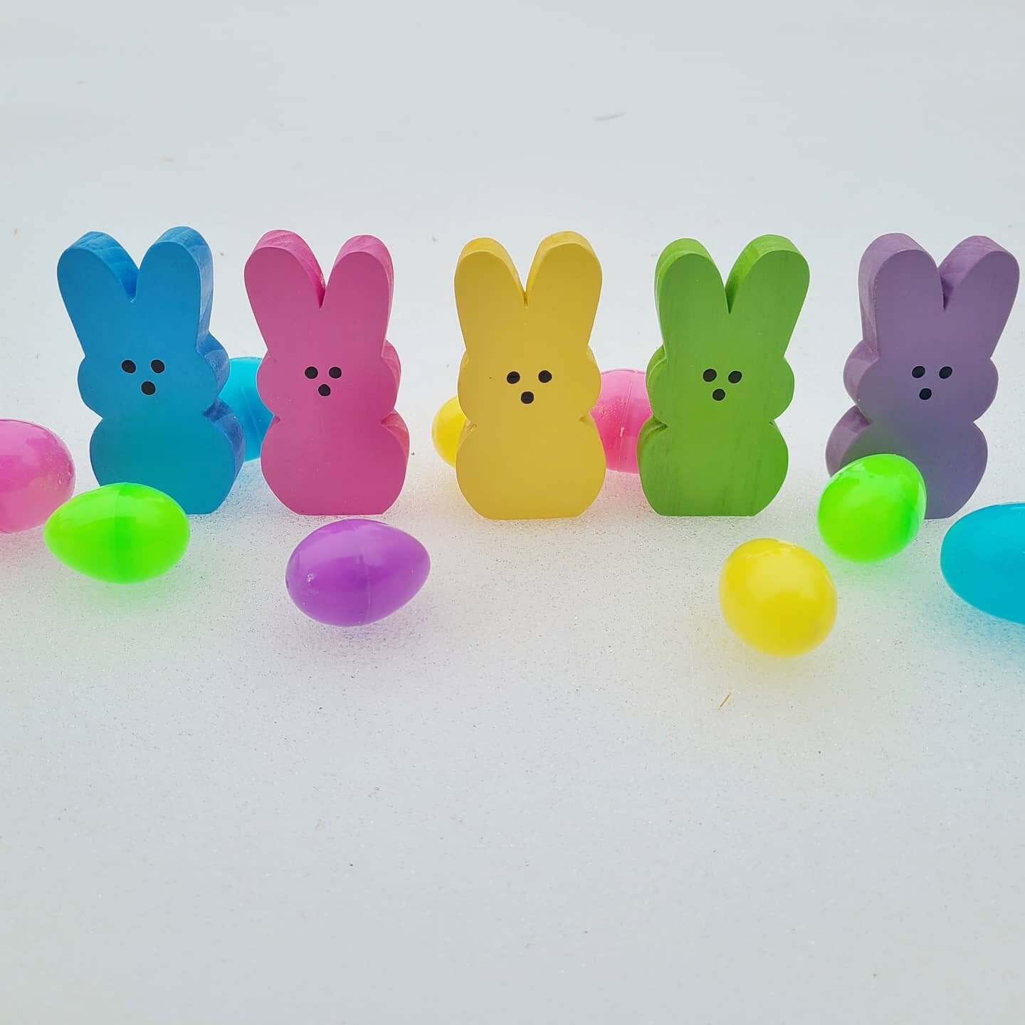 I only have 2 sets of Easter Peeps left in my online shop. Head over to jparisdesigns.com to snag one for your Easter decor!
.
.
.
.
#easterdecor #easterbasket #easterpeeps #marshmallowpeeps #bunnies #bunnyrabbit #easterbunny #scrollsawartist #scroll