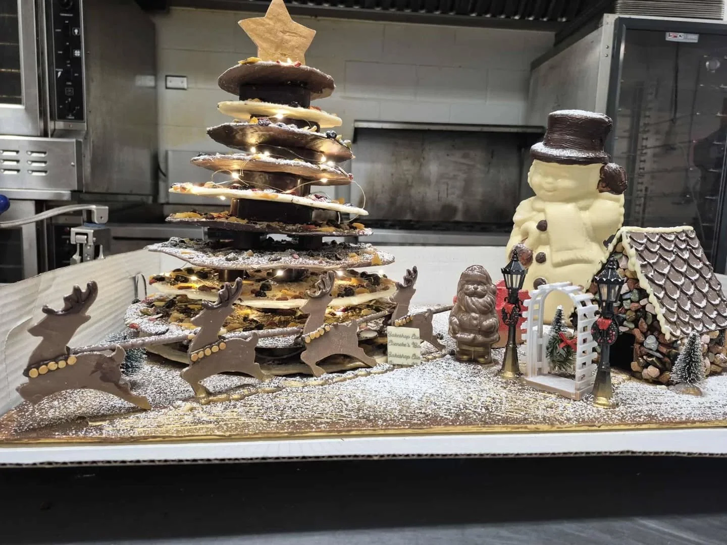 Talk about the sweetest donation to Barrhead's Festival of Trees !
Elieneke's bake shop made this beautiful and delicious chocolate show piece - 100% Belgian chocolate 🥰 
It will be part of the auction
#elienekesbakeshop 
#deherdtgardens 
#barrheadf