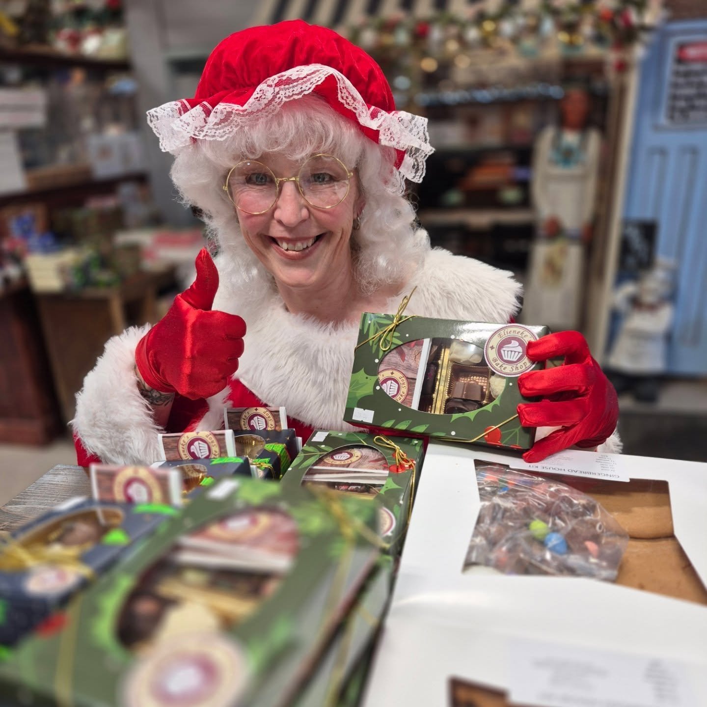 The Belgian chocolates are defenitely a favourite at the North Pole 🤶 our store is open today 9 to 6
#mrsclausatdeherdtgardens 
#deherdtgardens 
#coffeeshop