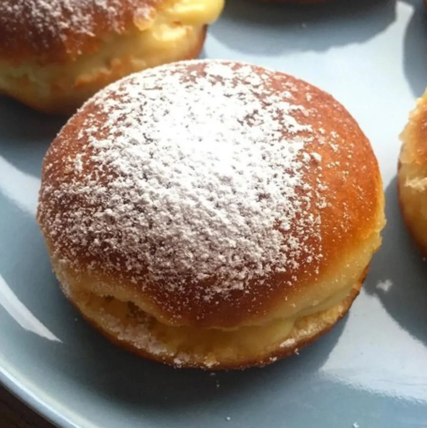 Are you ready for Saturday ! We will be making our Boulles D'Anvers again 🙂  they will be ready by noon
#deherdtgardens 
#coffeeshop 
#deliciousfood