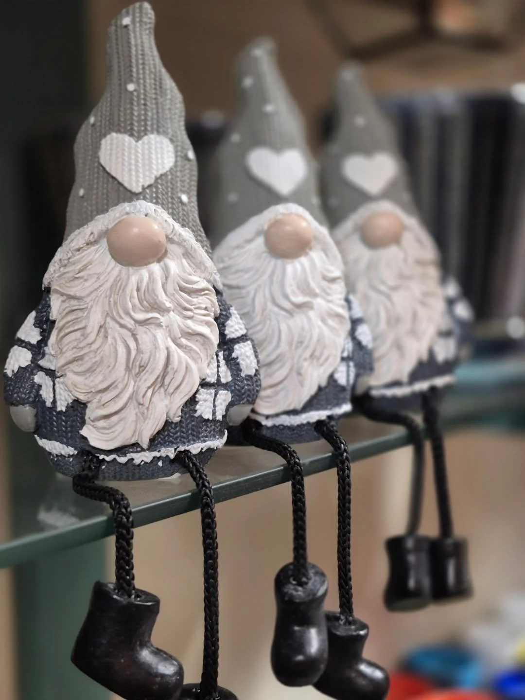 We are open today ALL day from 9 to 6 🙂
#deherdtgardens 
#coffeeshop 
#christmasgifts🎁