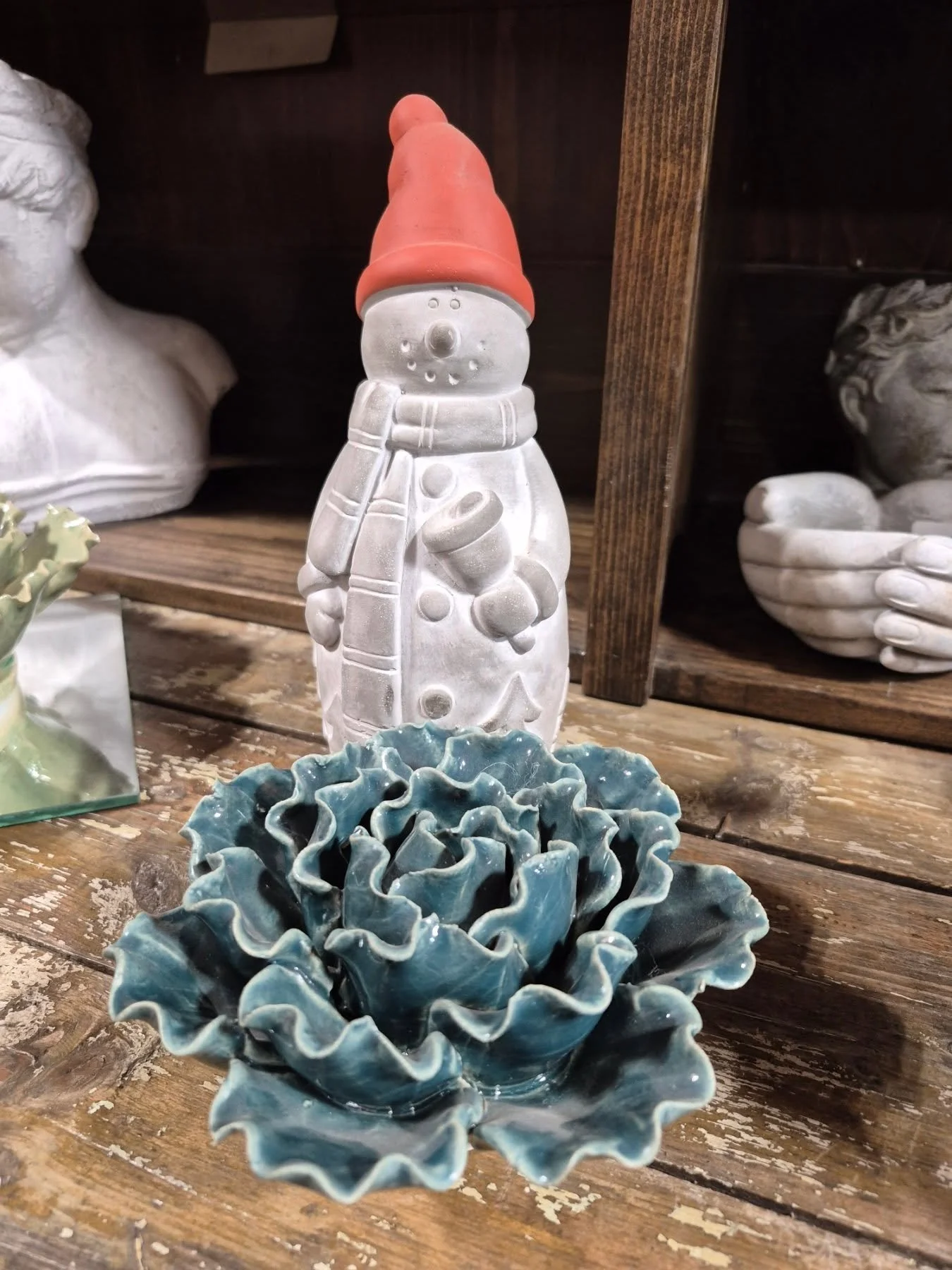 We are open 9 to 6 today 🙂
#deherdtgardens 
#coffeeshop