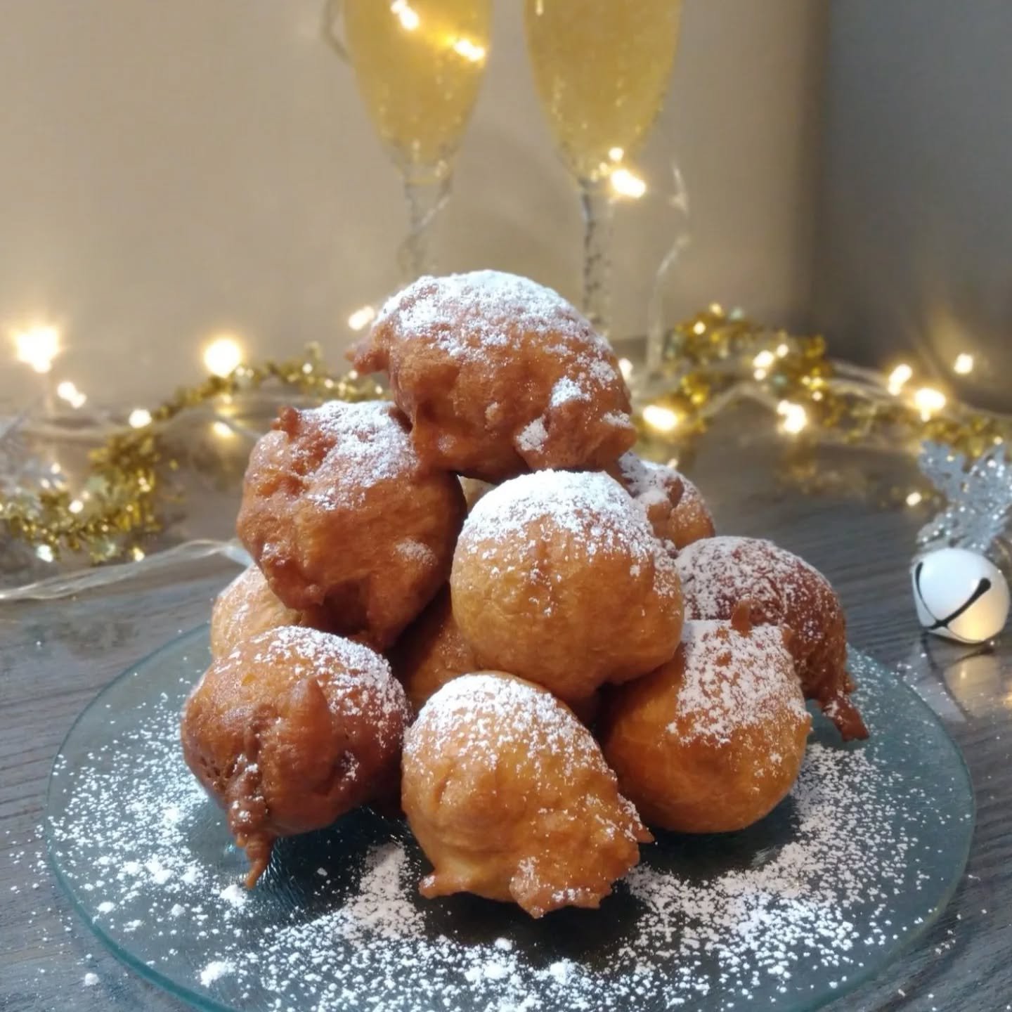 A new year is coming 🙂 celebrate with oliebollen - appleflappen - boulles d' Anvers.  Our store is open 9 to 6
#deherdtgardens 
#coffeeshop 
#oliebollen